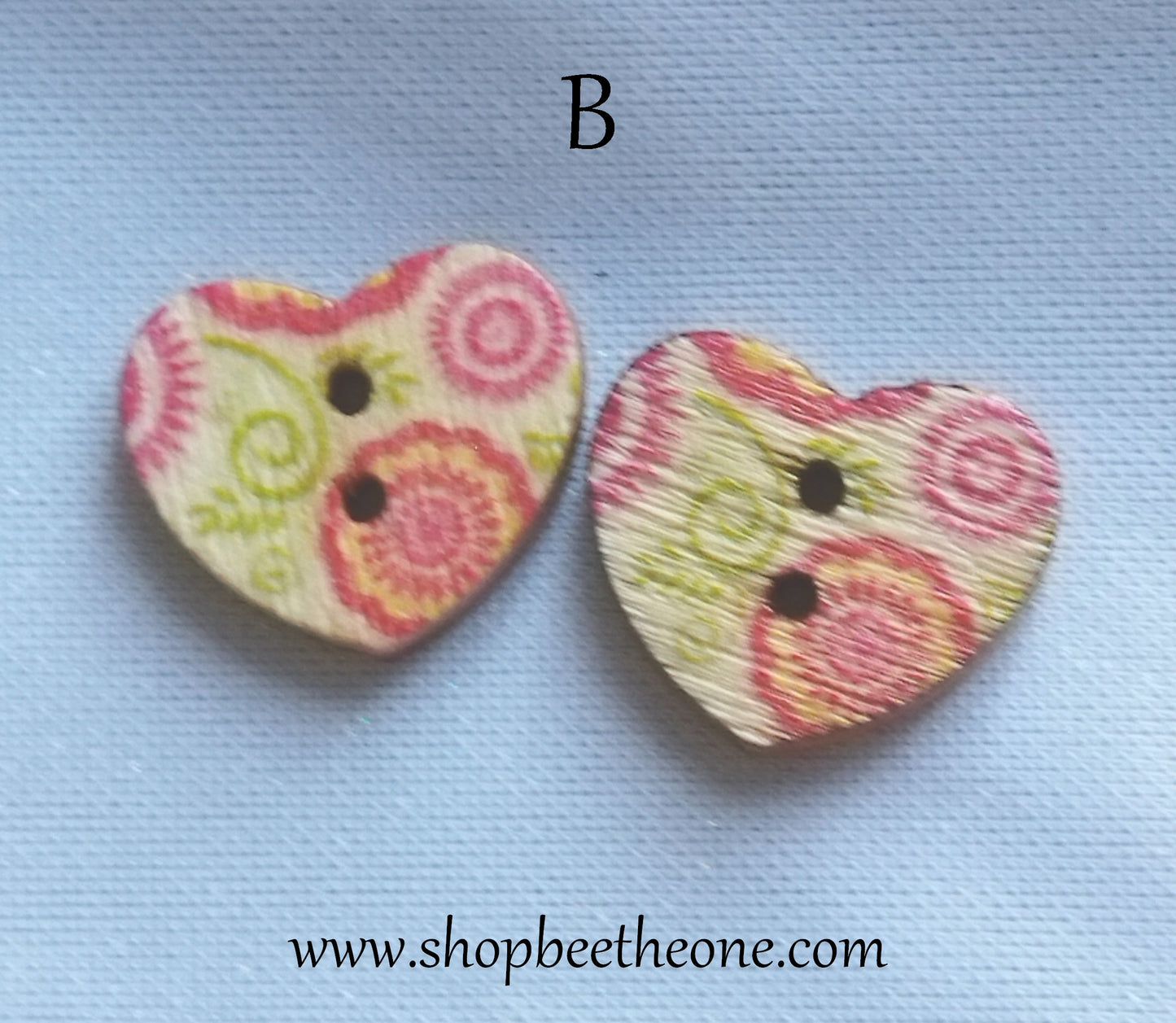 Bouton Petit Coeur "Fleurs roses et rouges" en bois façon vintage - 17 mm - 13 modèles