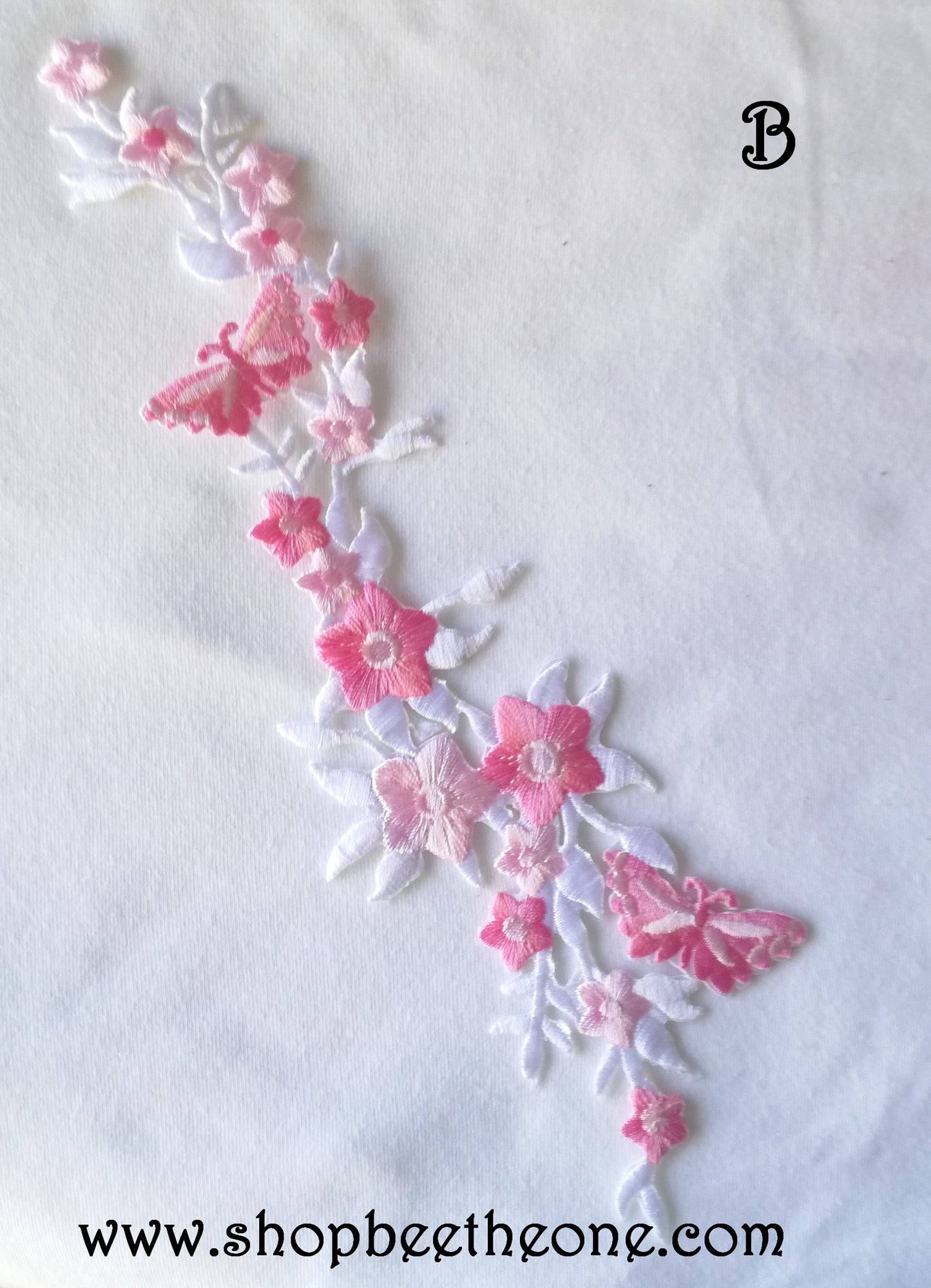 Maxi Applique broderie patch thermocollant Tige fleurie avec papillons 27 x 6,5 cm (à coudre ou repasser) - 5 coloris au choix