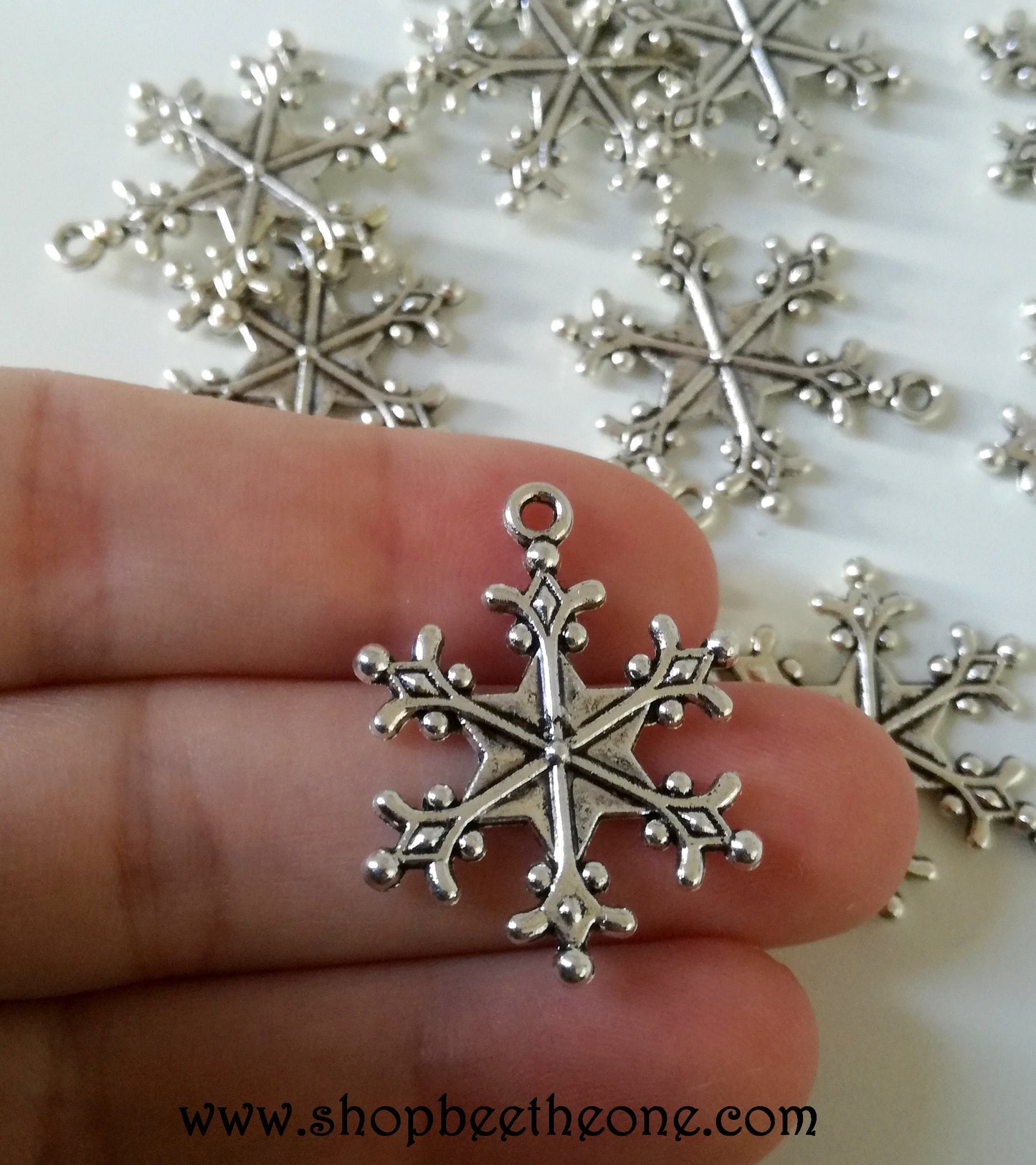 Breloque Flocon de neige argenté - trou 2 mm - environ 22 x 28 mm