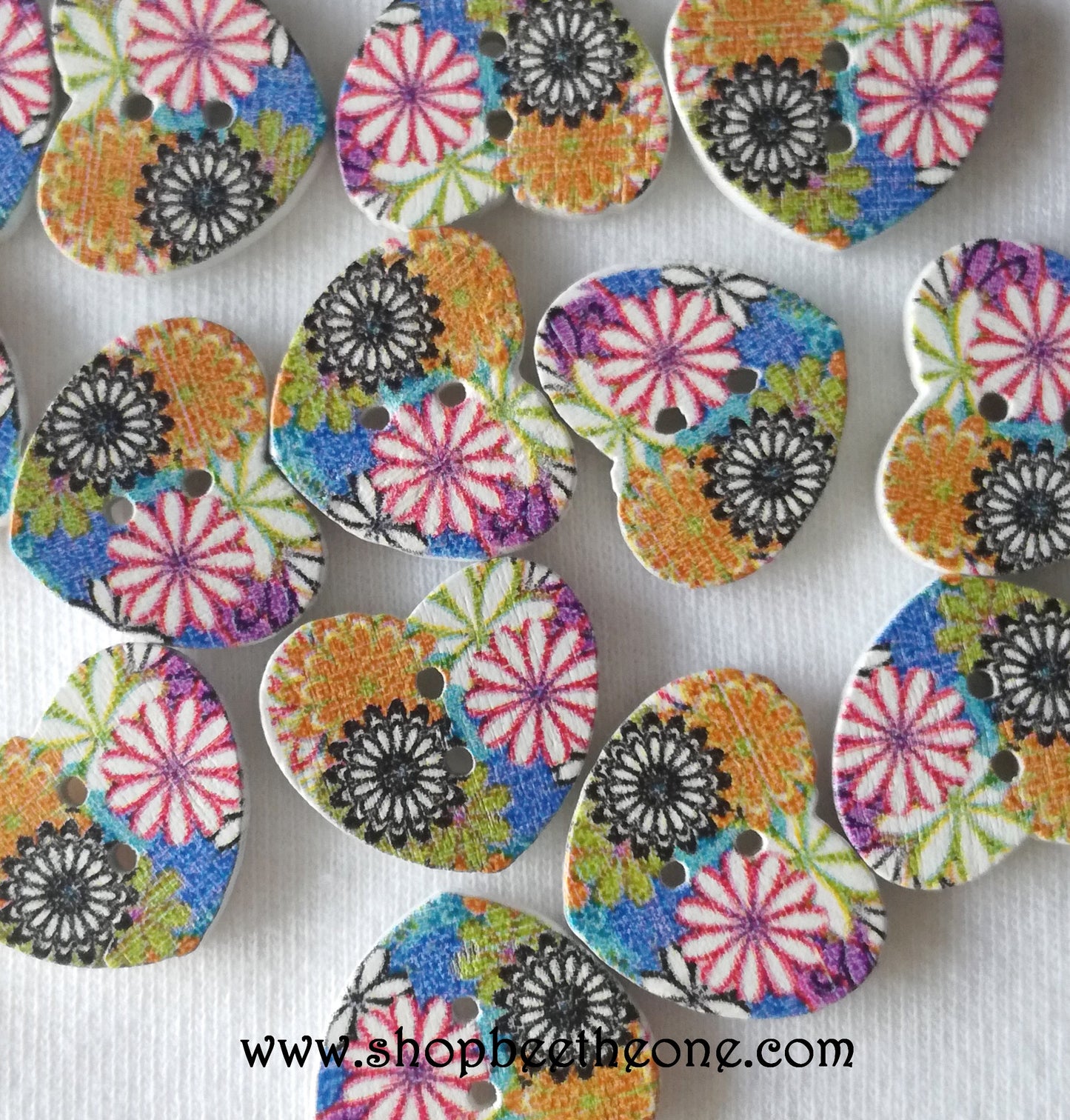 Bouton Petit Coeur "Fleurs multicolores" en bois - 17 mm - 4 modèles