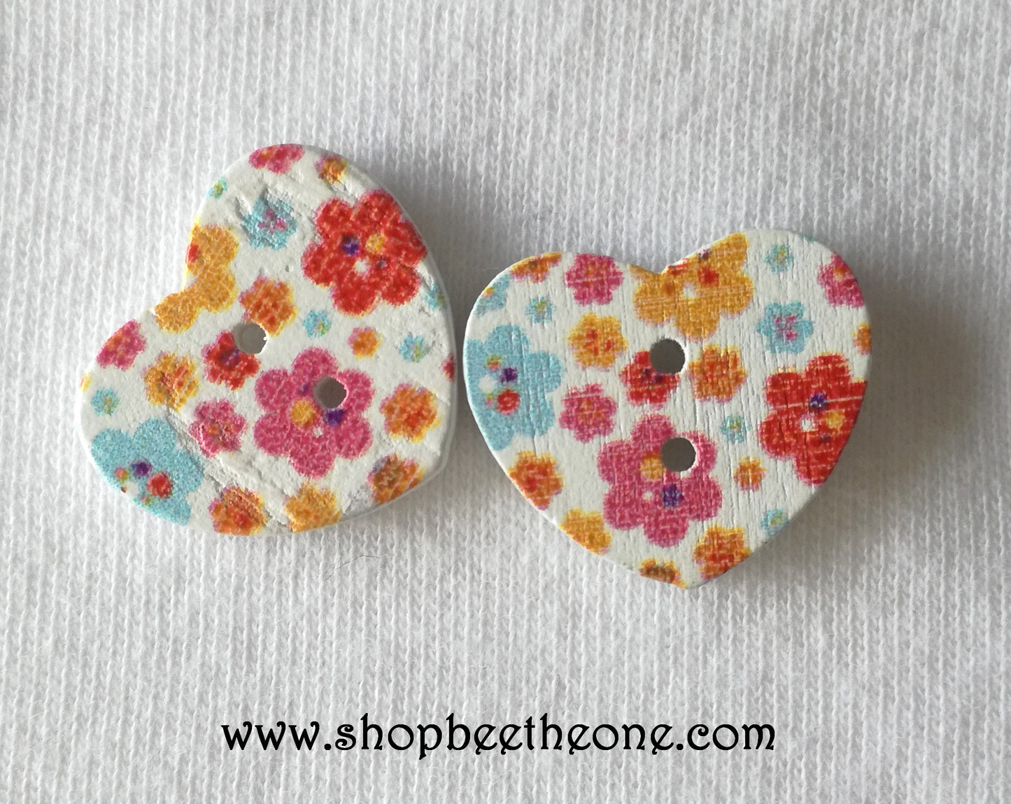 Bouton Petit Coeur "Fleurs multicolores" en bois - 17 mm - 4 modèles