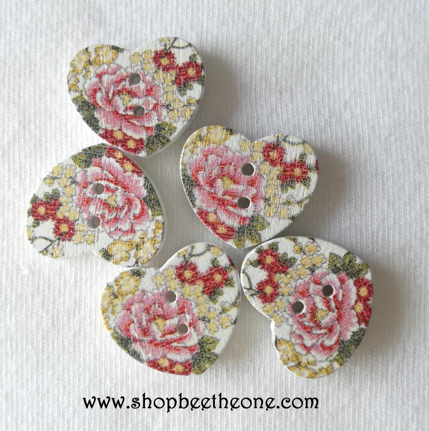 Bouton Petit Coeur "Fleurs roses ou violettes" en bois - 17 mm - 5 modèles