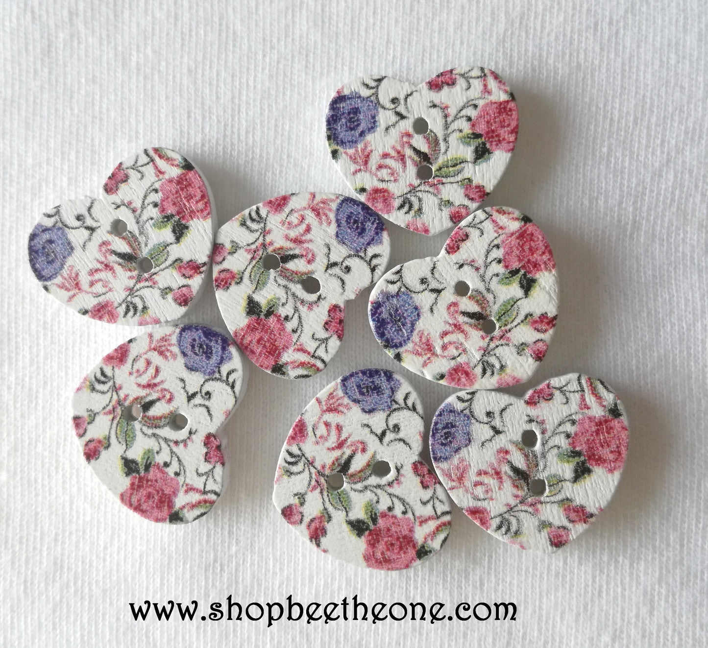 Bouton Petit Coeur "Fleurs roses ou violettes" en bois - 17 mm - 5 modèles
