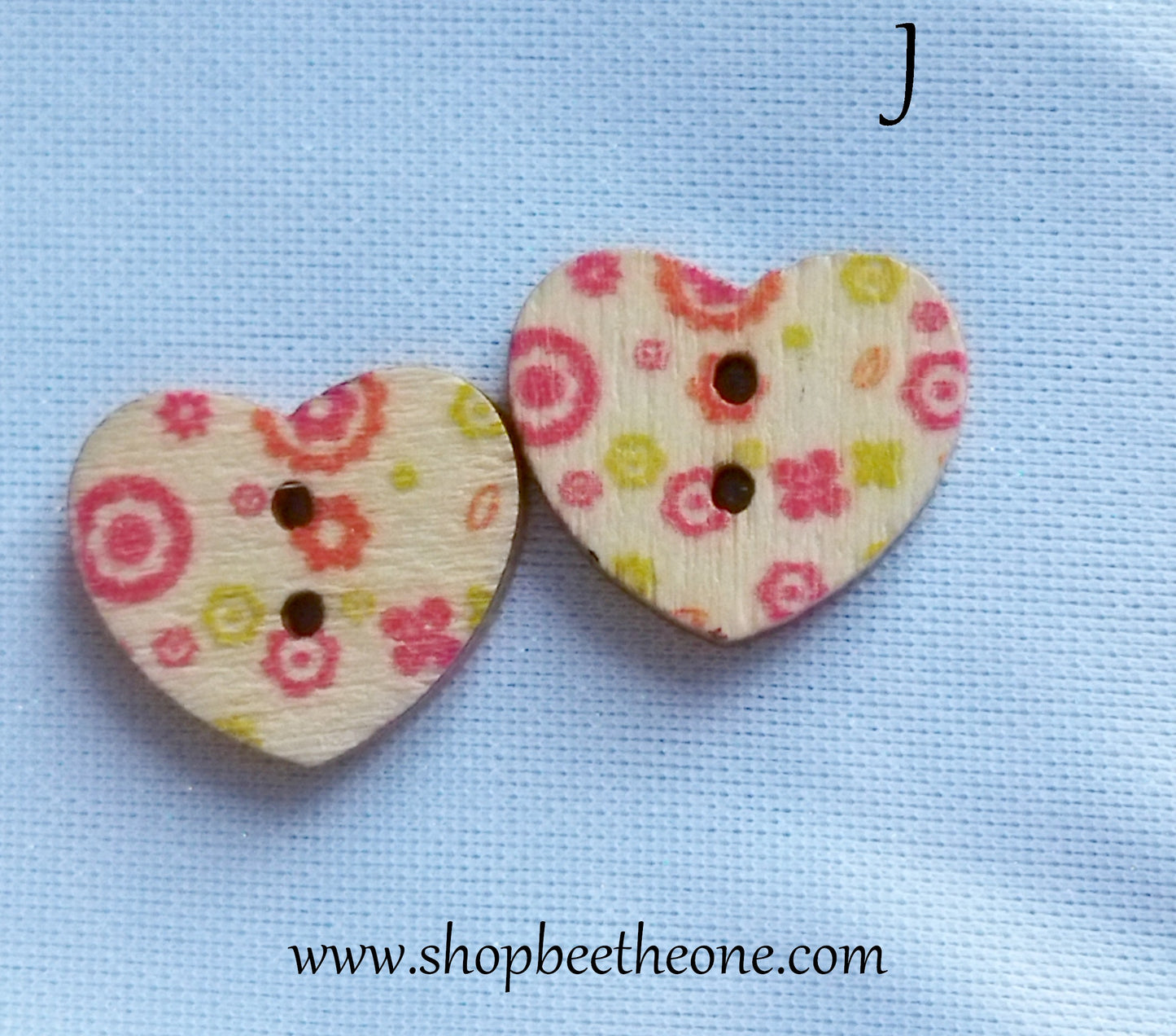 Bouton Petit Coeur "Fleurs roses et rouges" en bois façon vintage - 17 mm - 13 modèles