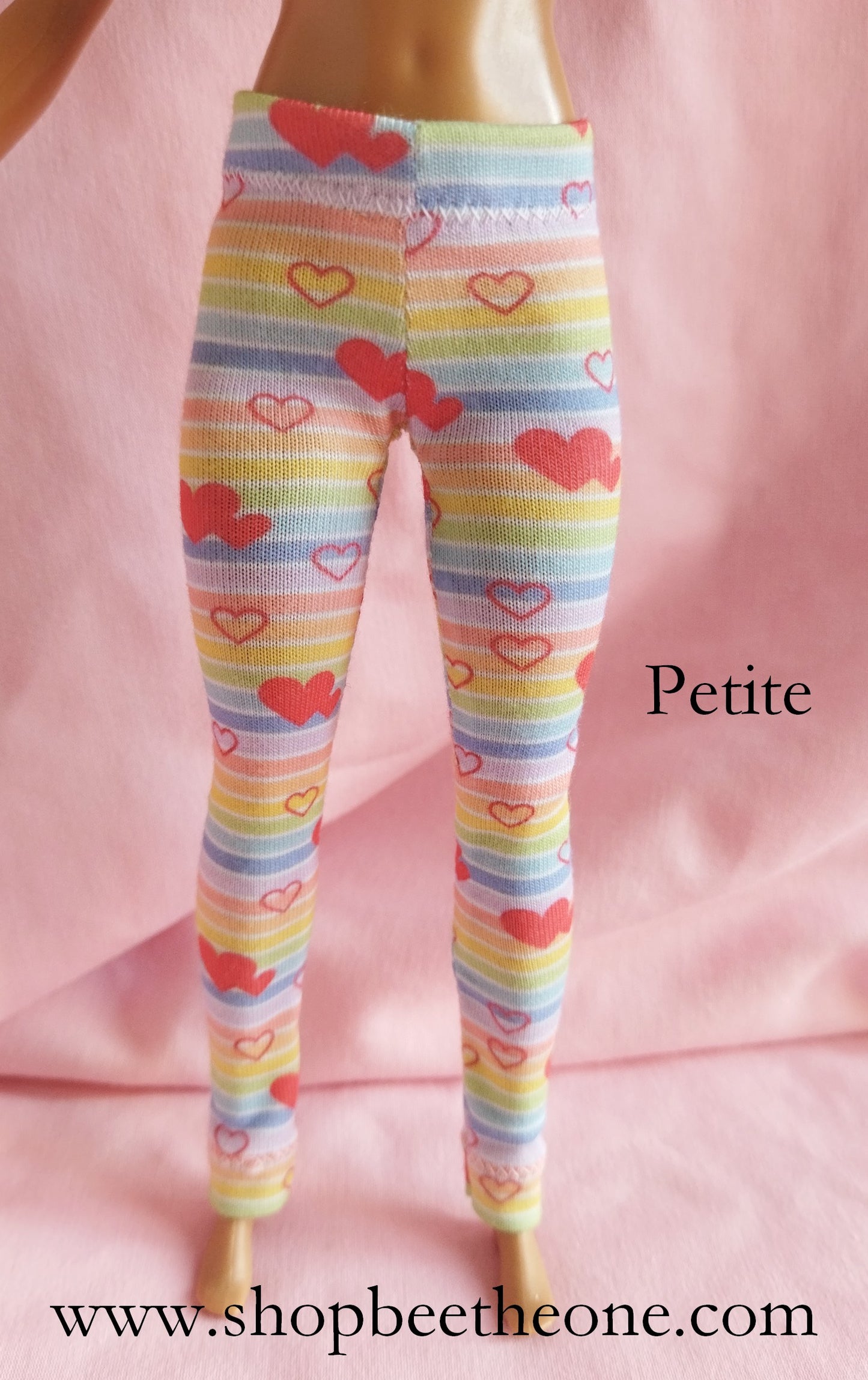 Pantalon collant leggings long motif rayures arc-en-ciel et coeurs pour poupées Barbie - 4 tailles - Collection Basics - par Bee the One