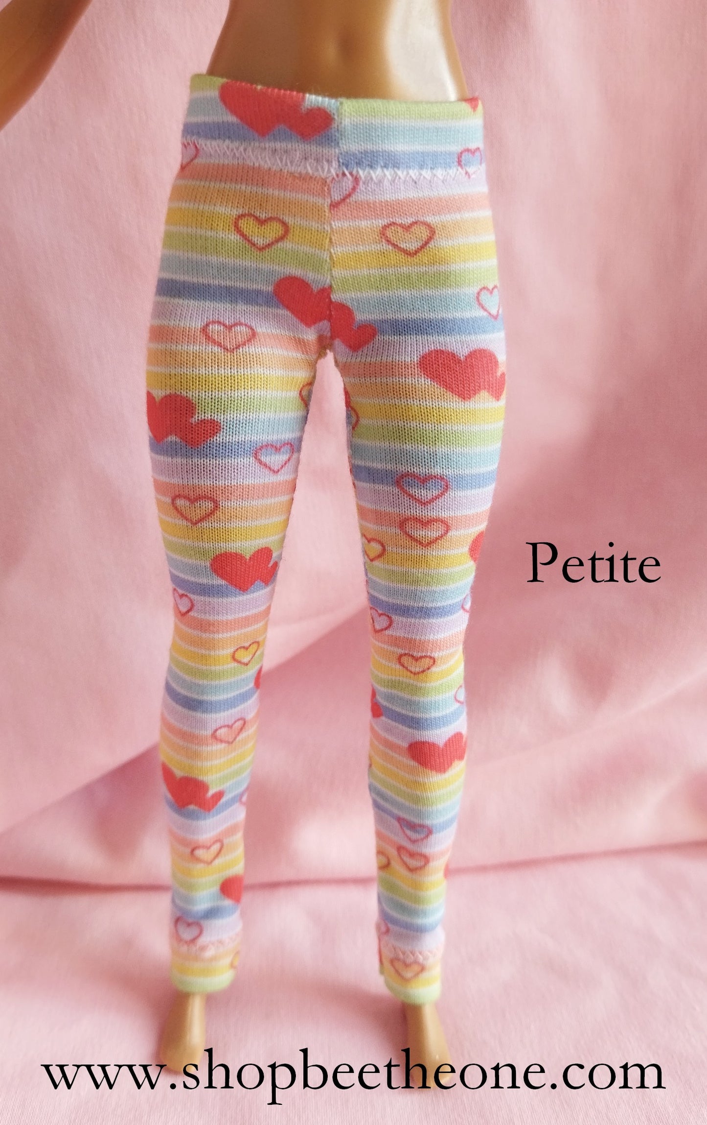 Pantalon collant leggings long motif rayures arc-en-ciel et coeurs pour poupées Barbie - 4 tailles - Collection Basics - par Bee the One