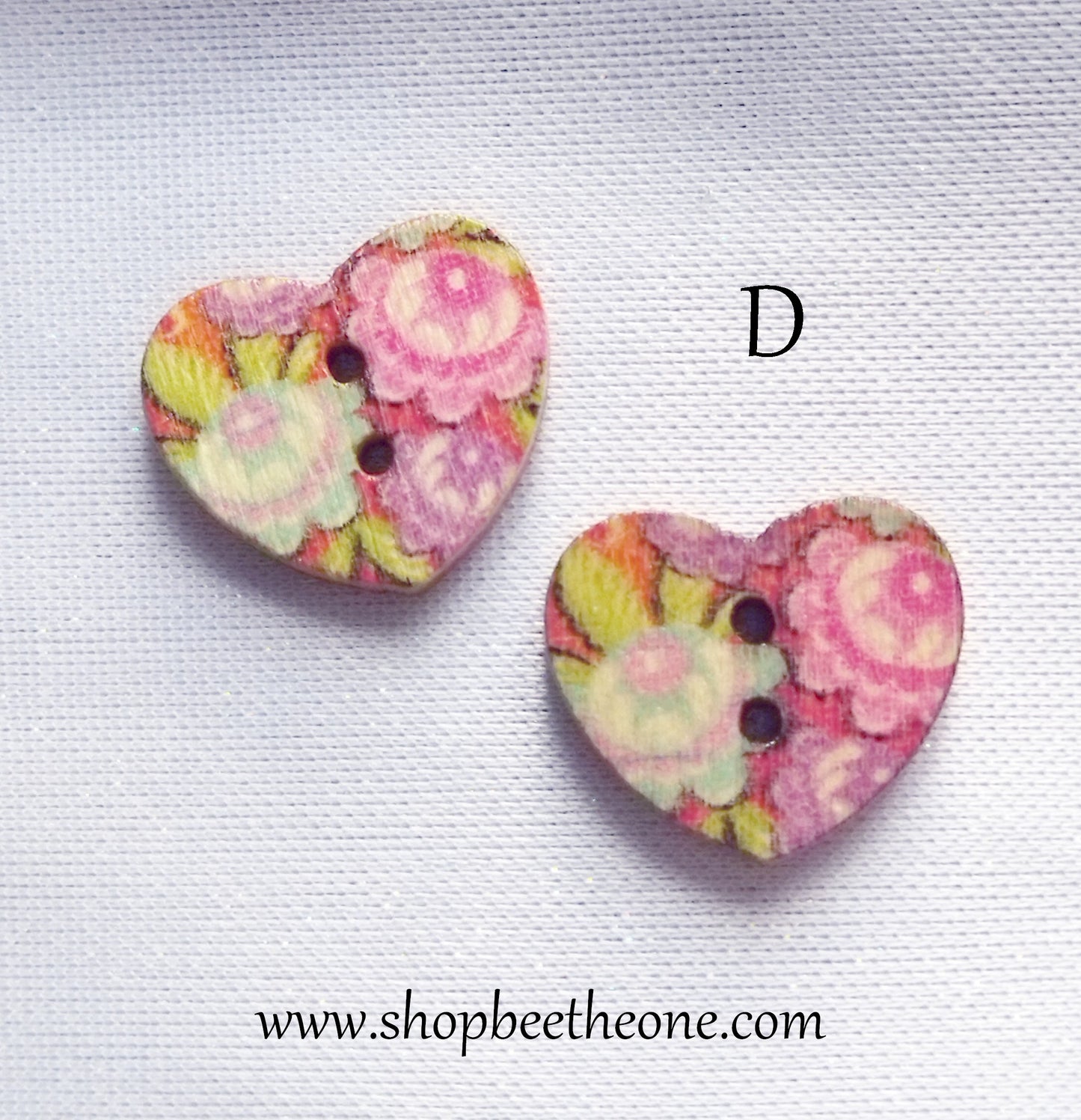 Bouton Petit Coeur "Fleurs multicolores sur fond rose ou orange" en bois façon vintage - 17 mm - 4 modèles