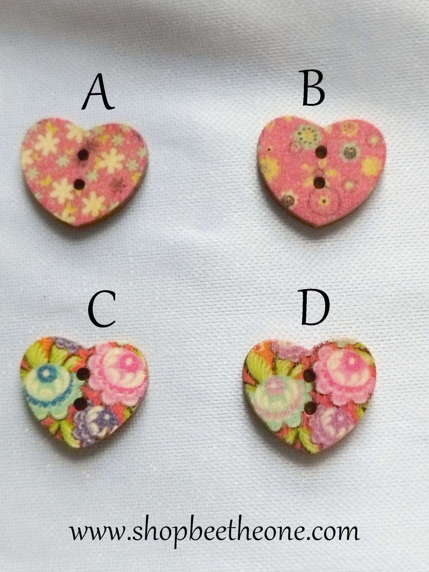 Bouton Petit Coeur "Fleurs multicolores sur fond rose ou orange" en bois façon vintage - 17 mm - 4 modèles