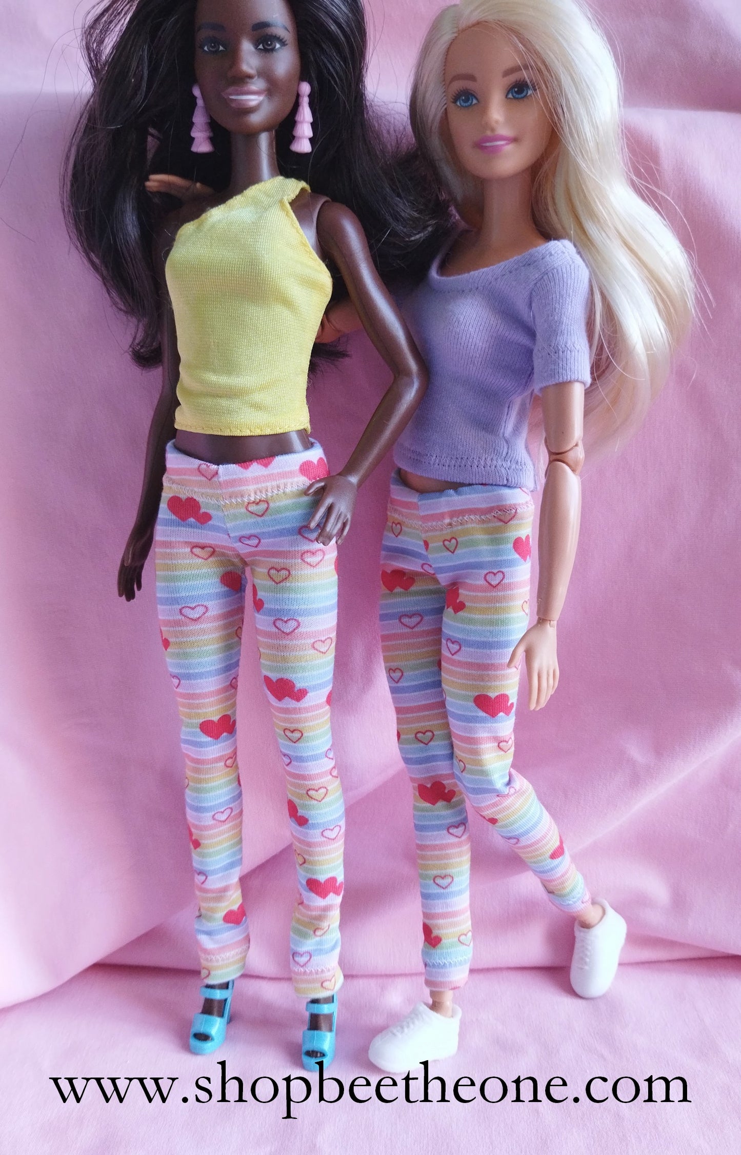 Pantalon collant leggings long motif rayures arc-en-ciel et coeurs pour poupées Barbie - 4 tailles - Collection Basics - par Bee the One