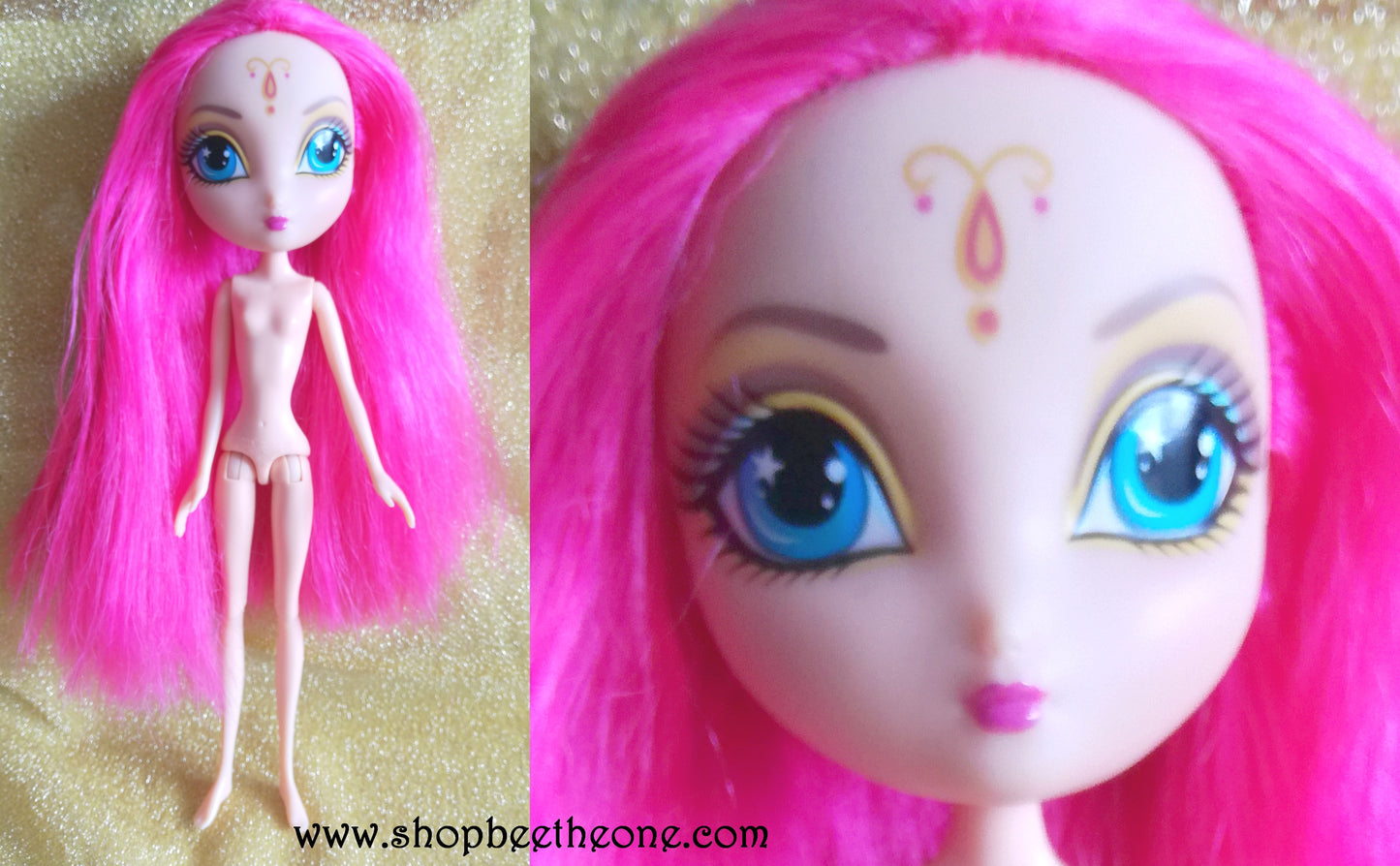 La Dee Da dolls Dee Bollywood Bright Runway Vacay- Spin Master 2012 - Poupée