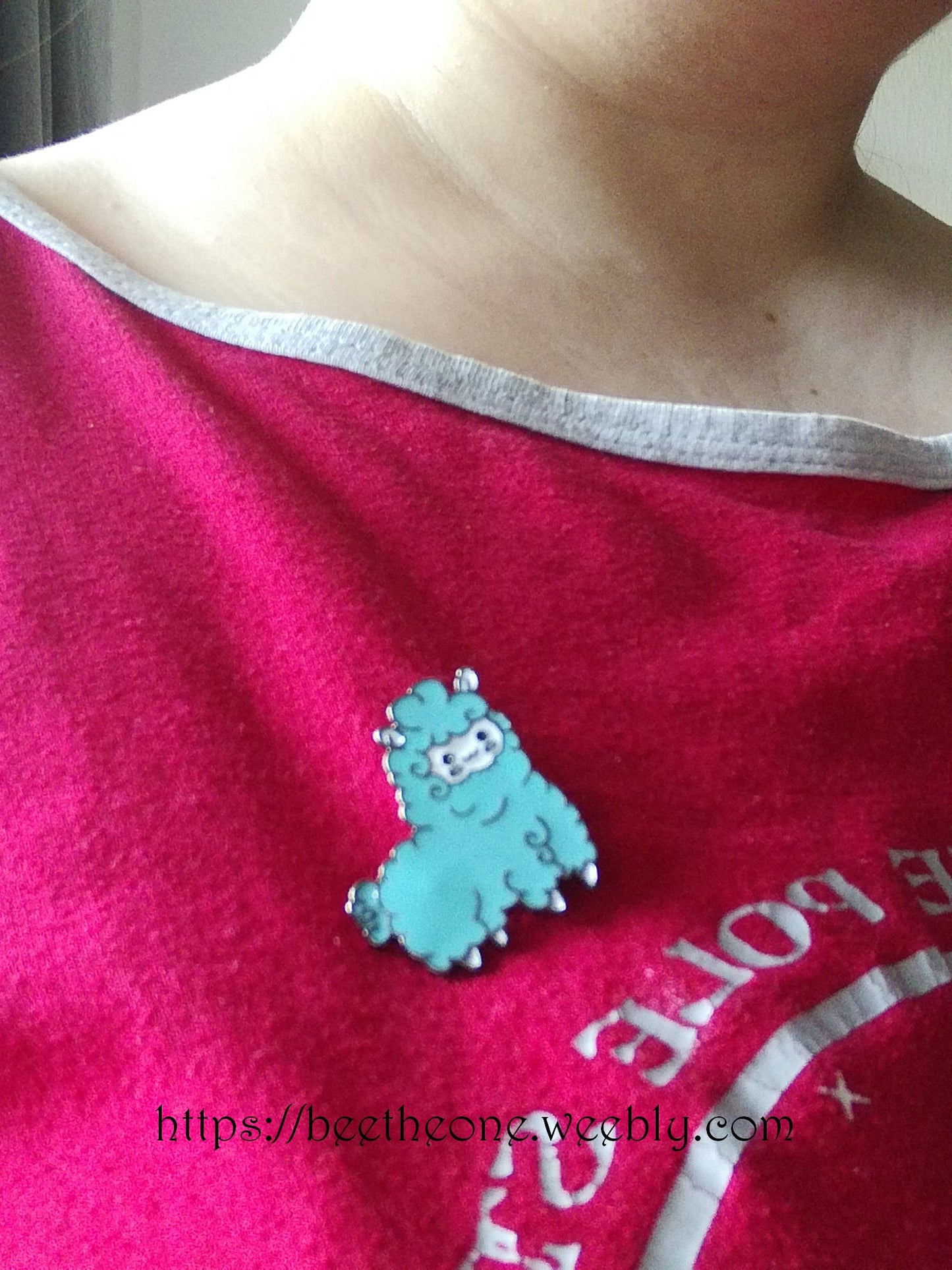 Pins kawaii Lama en émail - Bleu ou rose