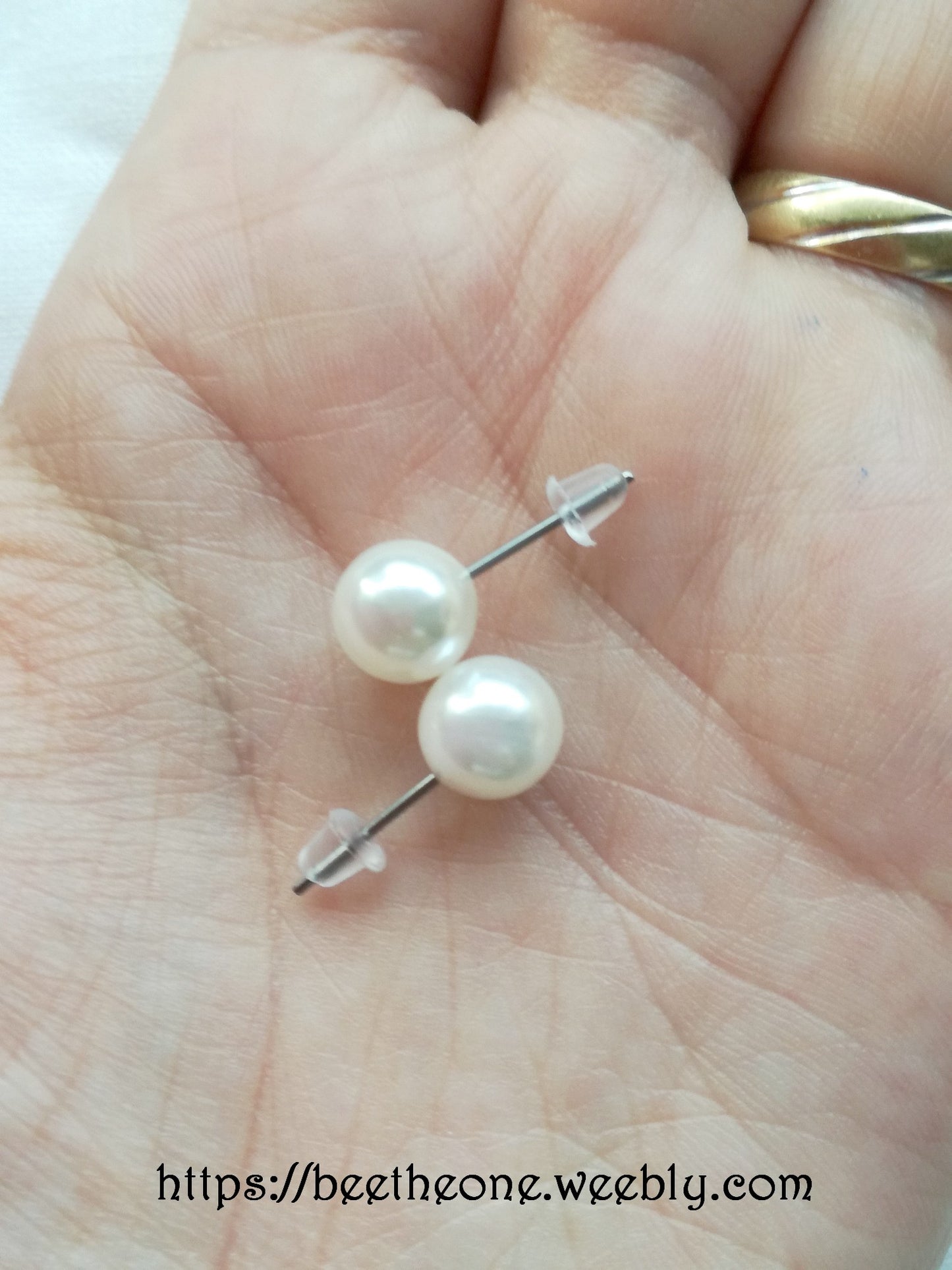 Mini Boucle d'oreilles puce Perles blanches