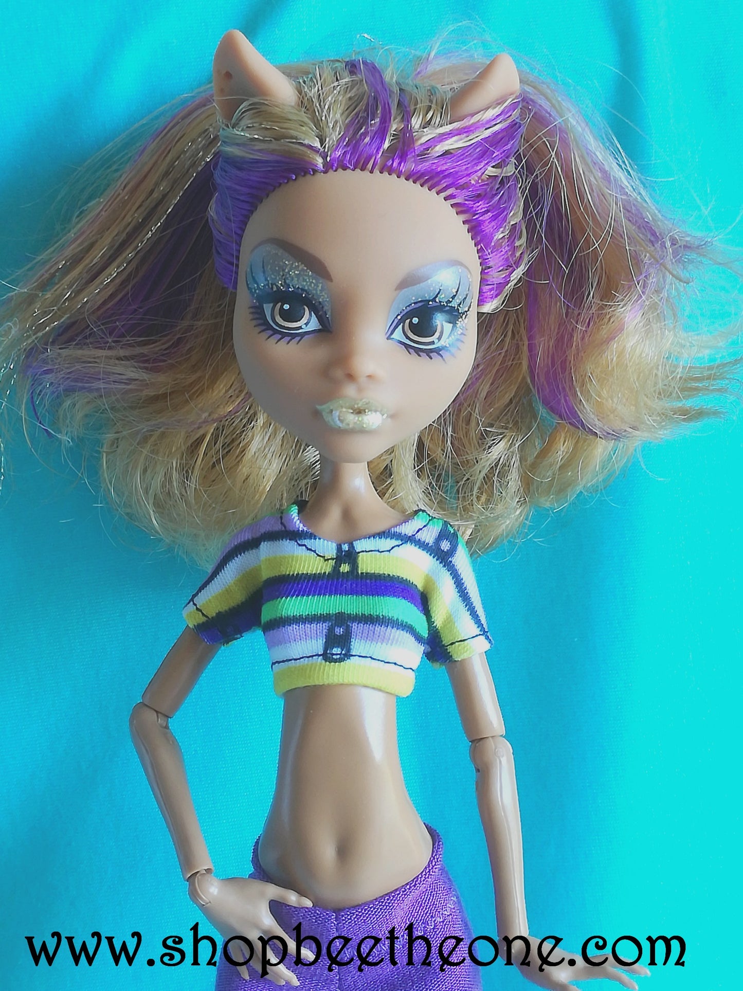 Crop top rayé motif "Zip" pour poupées Monster High G1/G2/G3 - tissu exclusif - Collection Life in Stripes - par Bee the One