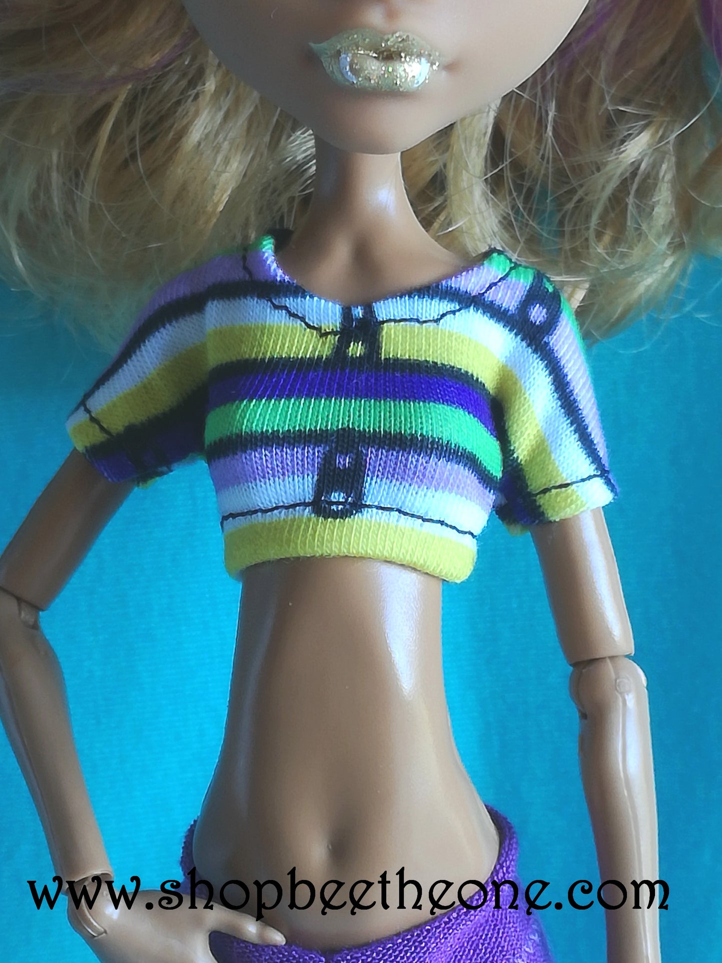 Crop top rayé motif "Zip" pour poupées Monster High G1/G2/G3 - tissu exclusif - Collection Life in Stripes - par Bee the One