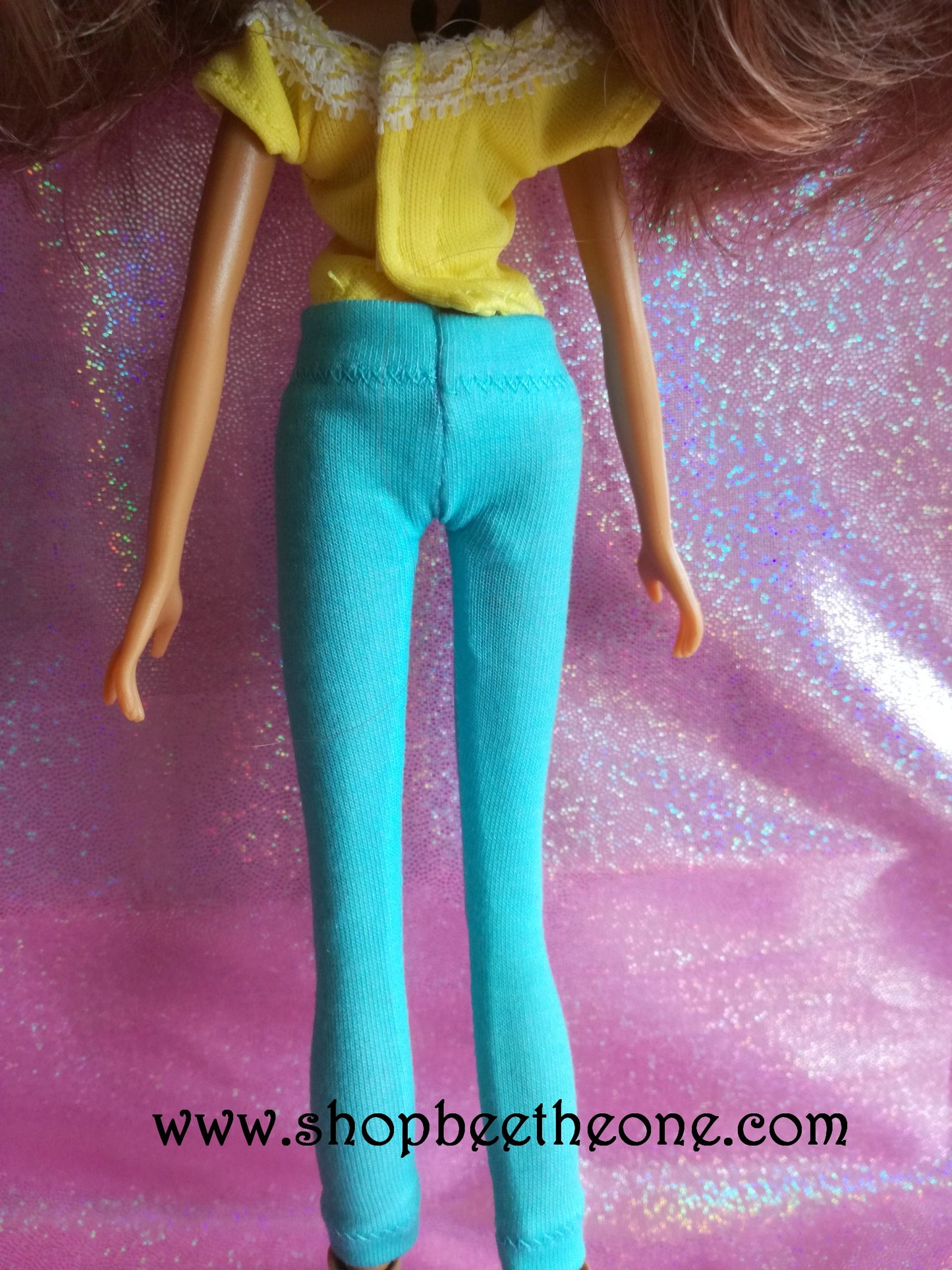 Pantalon collant leggings 7/8 pour poupées Winx Club (Smoby, Giochi Preziosi et Mattel) - Collection Café Style TV/Basics (Layla/Aisha) - Repro Version Deluxe - Exclusivité Bee the One - Marque Zambara