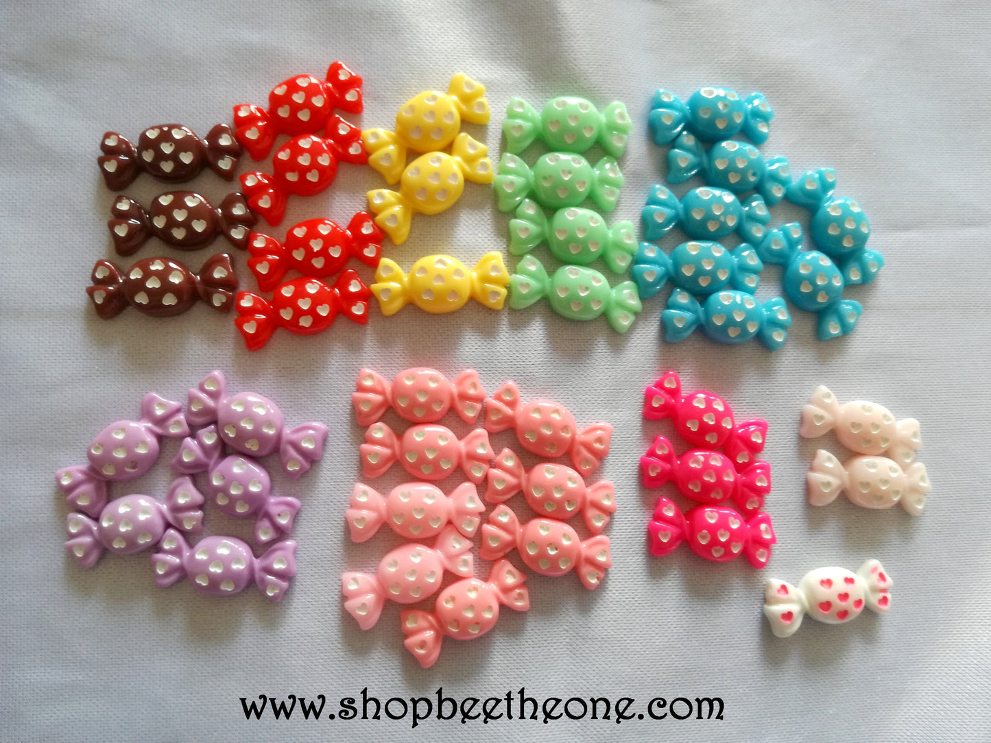 Cabochon plat "Bonbon à coeurs" pour embellissement ou miniature - 23 mm - 10 coloris