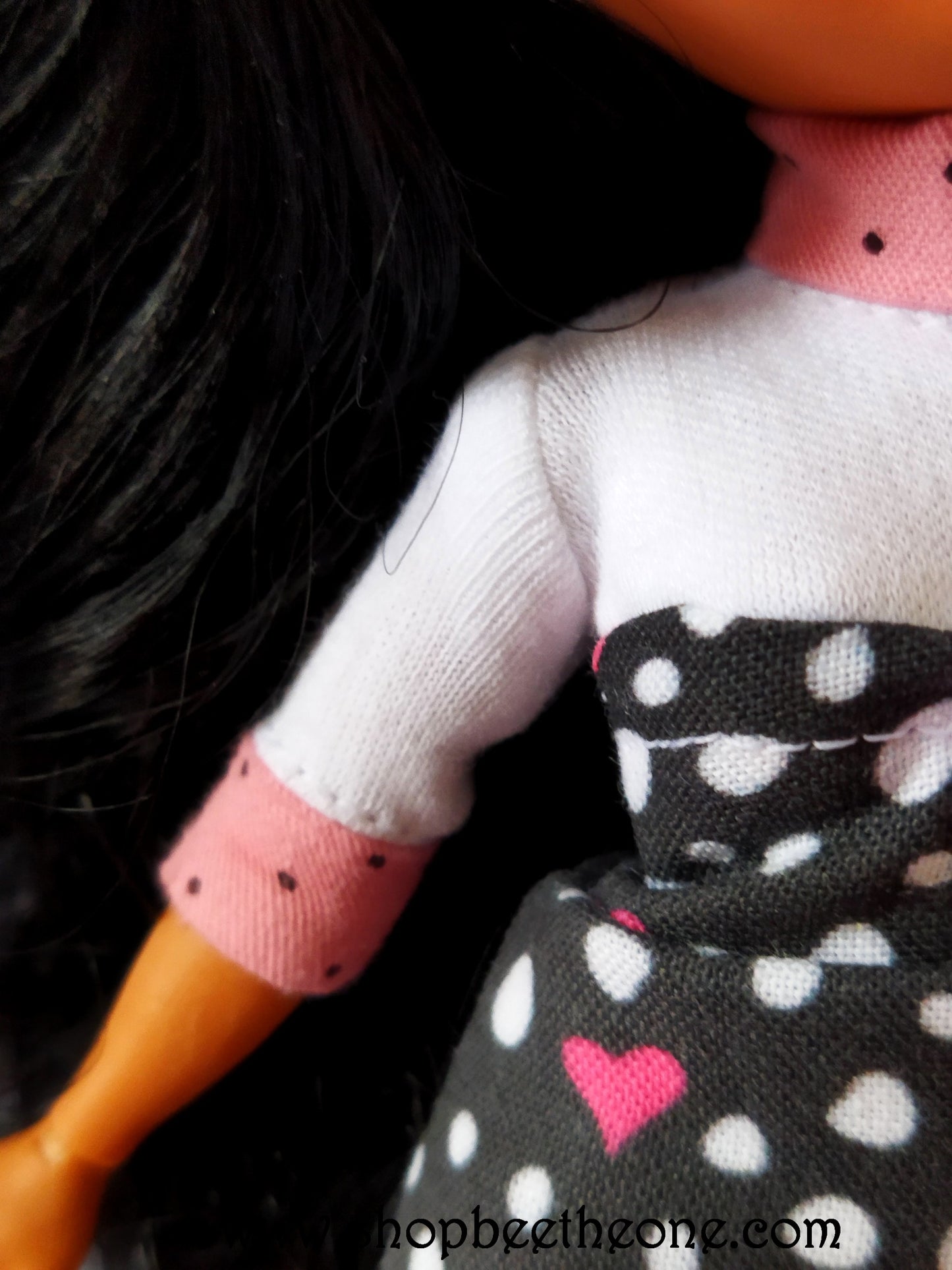 Robe courte "Coeurs et pois" en coton pour poupées L.O.L Surprise! O.M.G - Collection Saint Valentin - par Bee the One