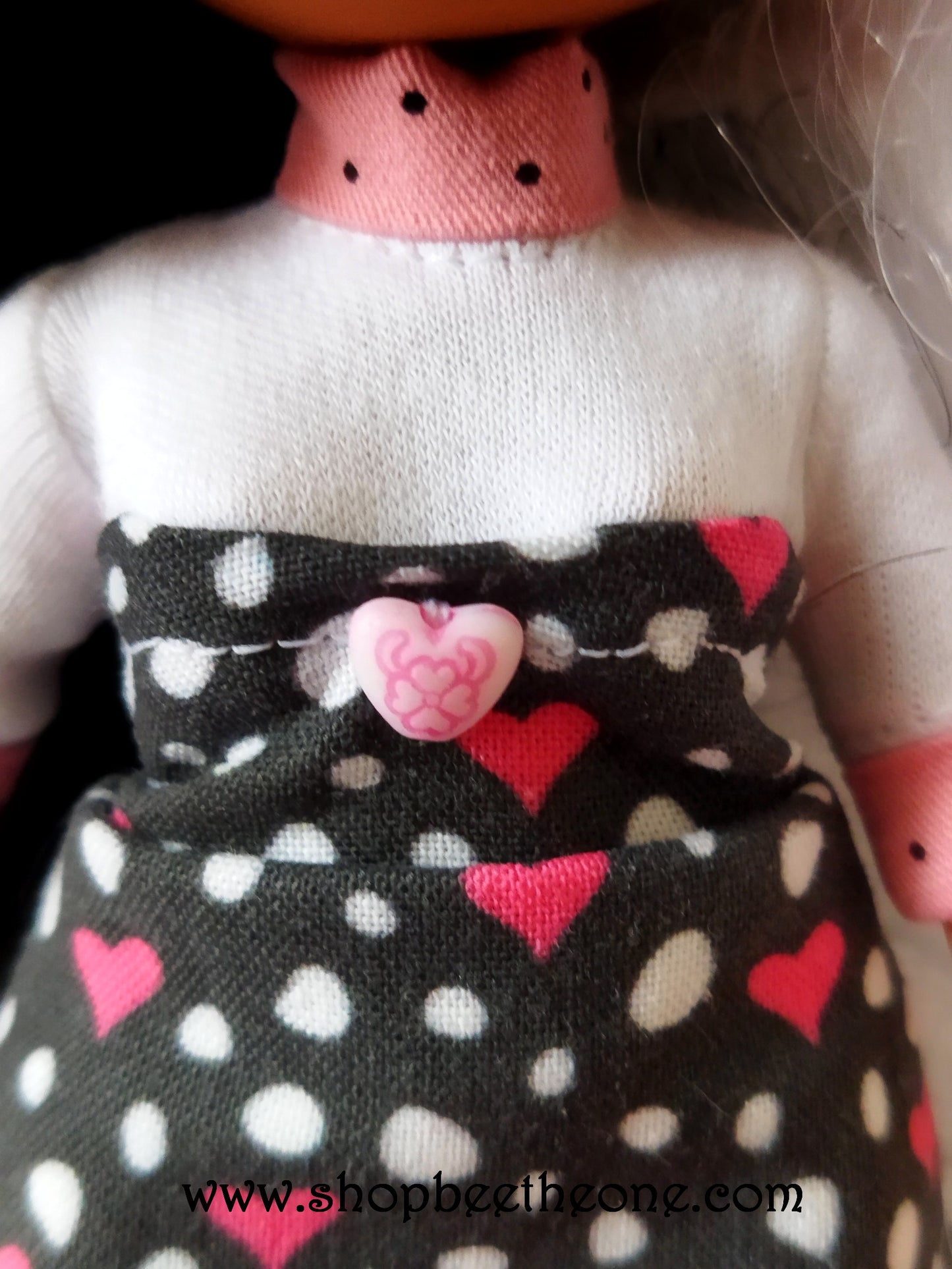 Robe courte "Coeurs et pois" en coton pour poupées L.O.L Surprise! O.M.G - Collection Saint Valentin - par Bee the One