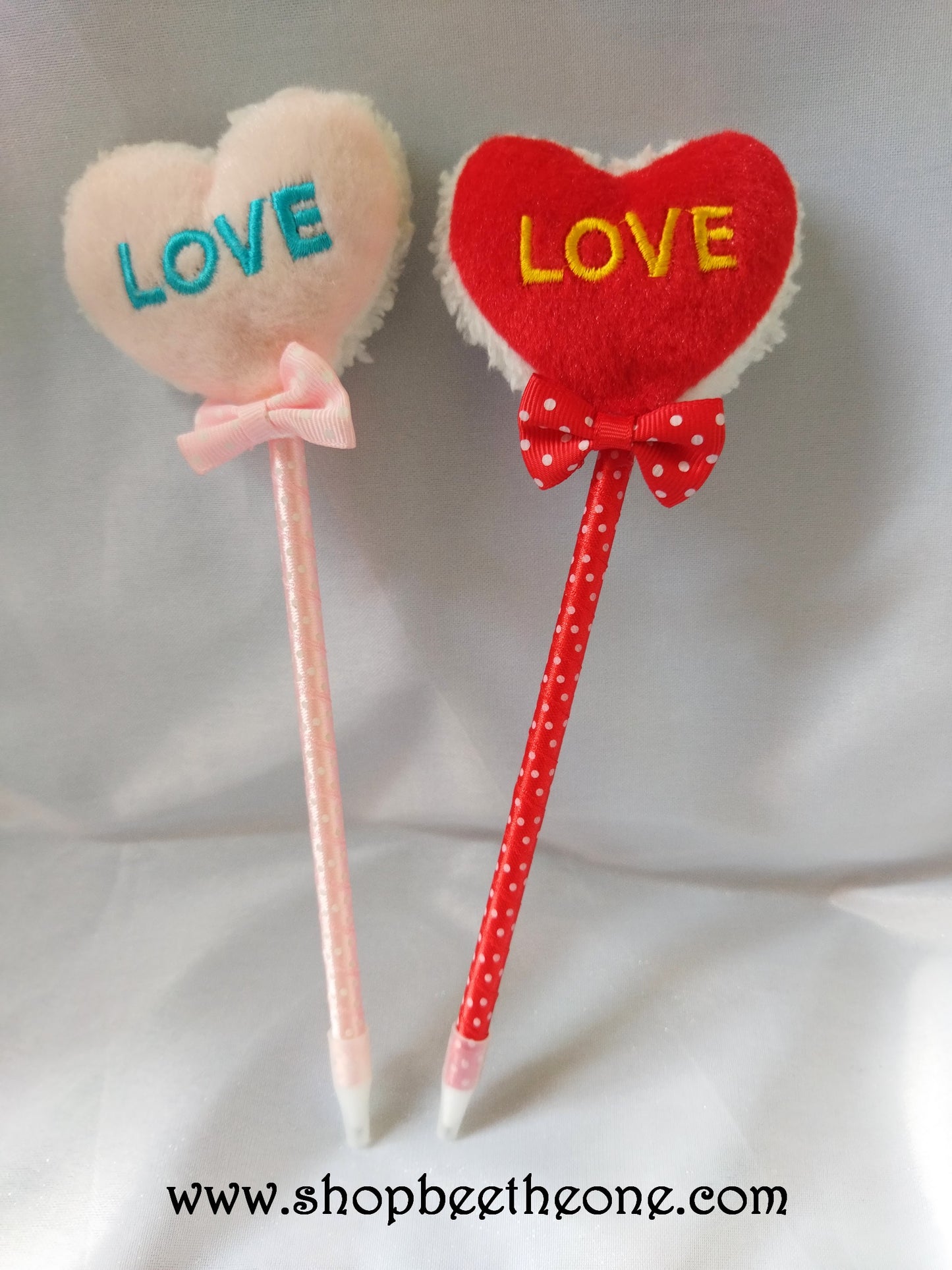 Stylo à bille "Love" Coeur fourrure - Encre bleue - Rouge ou rose