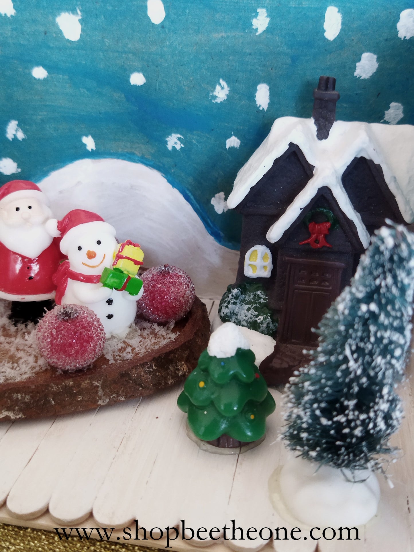 Décoration - Décor présentoir "Village de Noël" avec figurines et rondin en bois