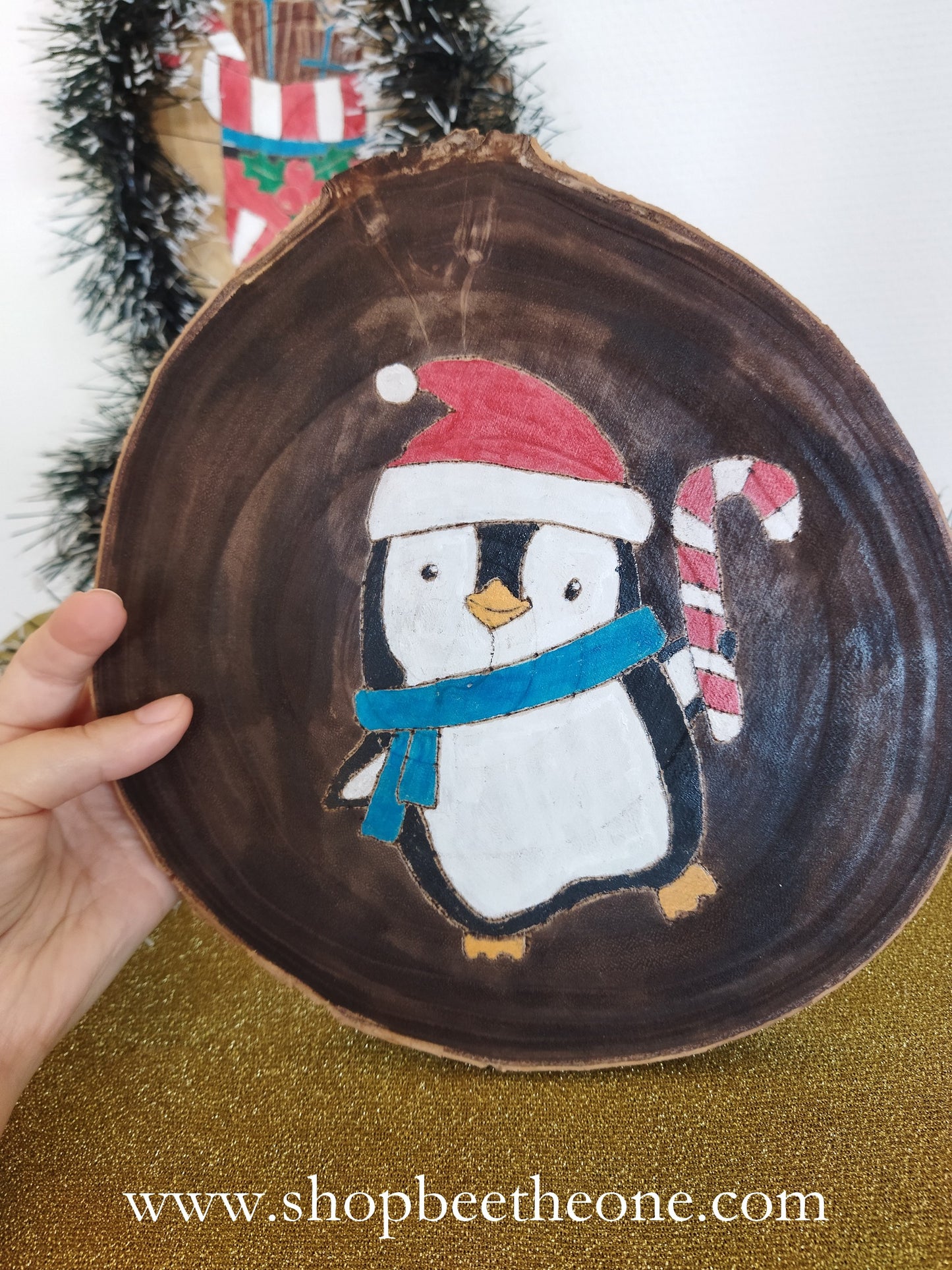 Grands rondins de bois décorés - botte de Noël ou pingouin - à suspendre ou poser