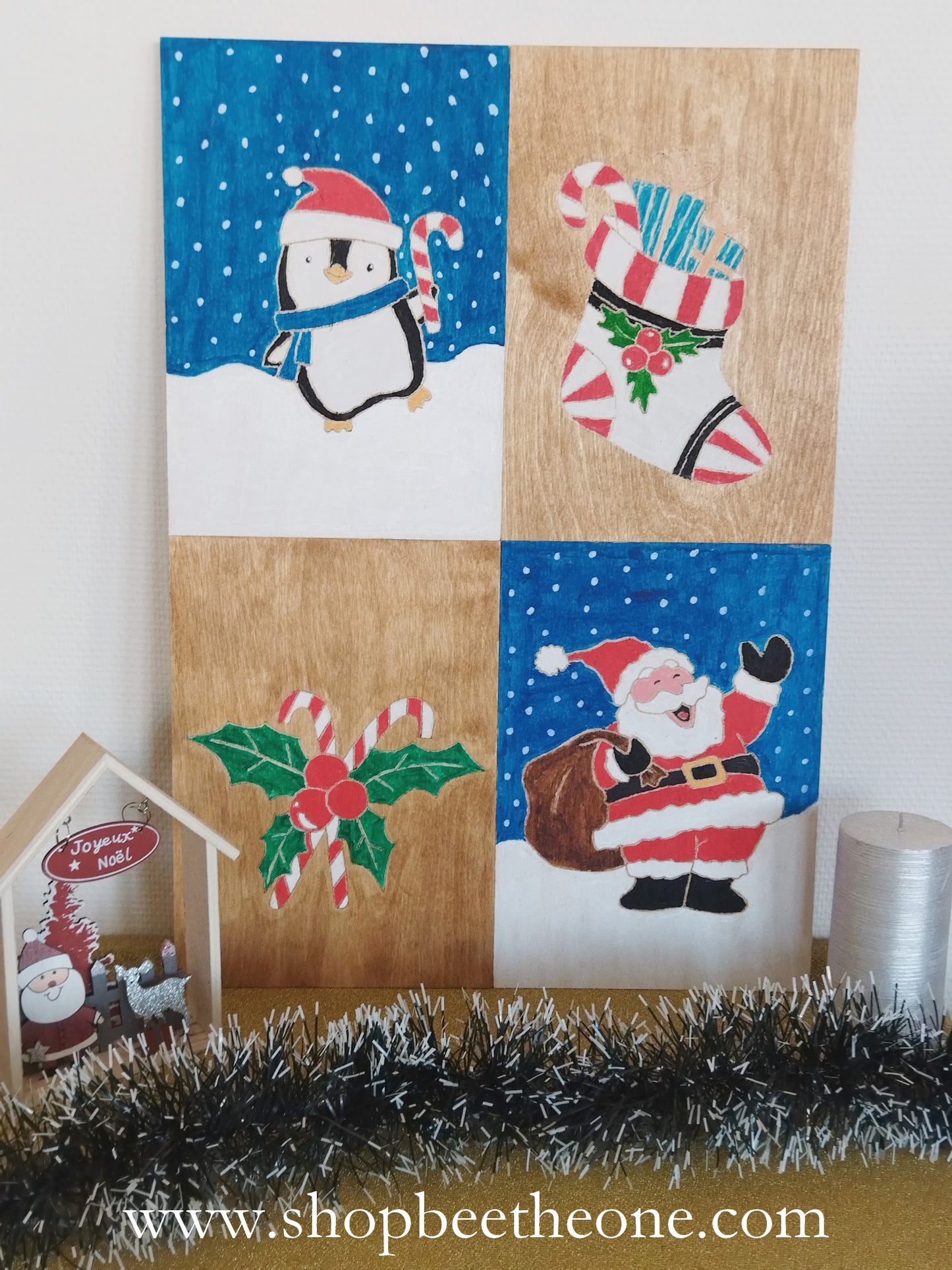 Grand tableau de bois pyrogravé et peint avec motifs de Noël - à suspendre ou poser