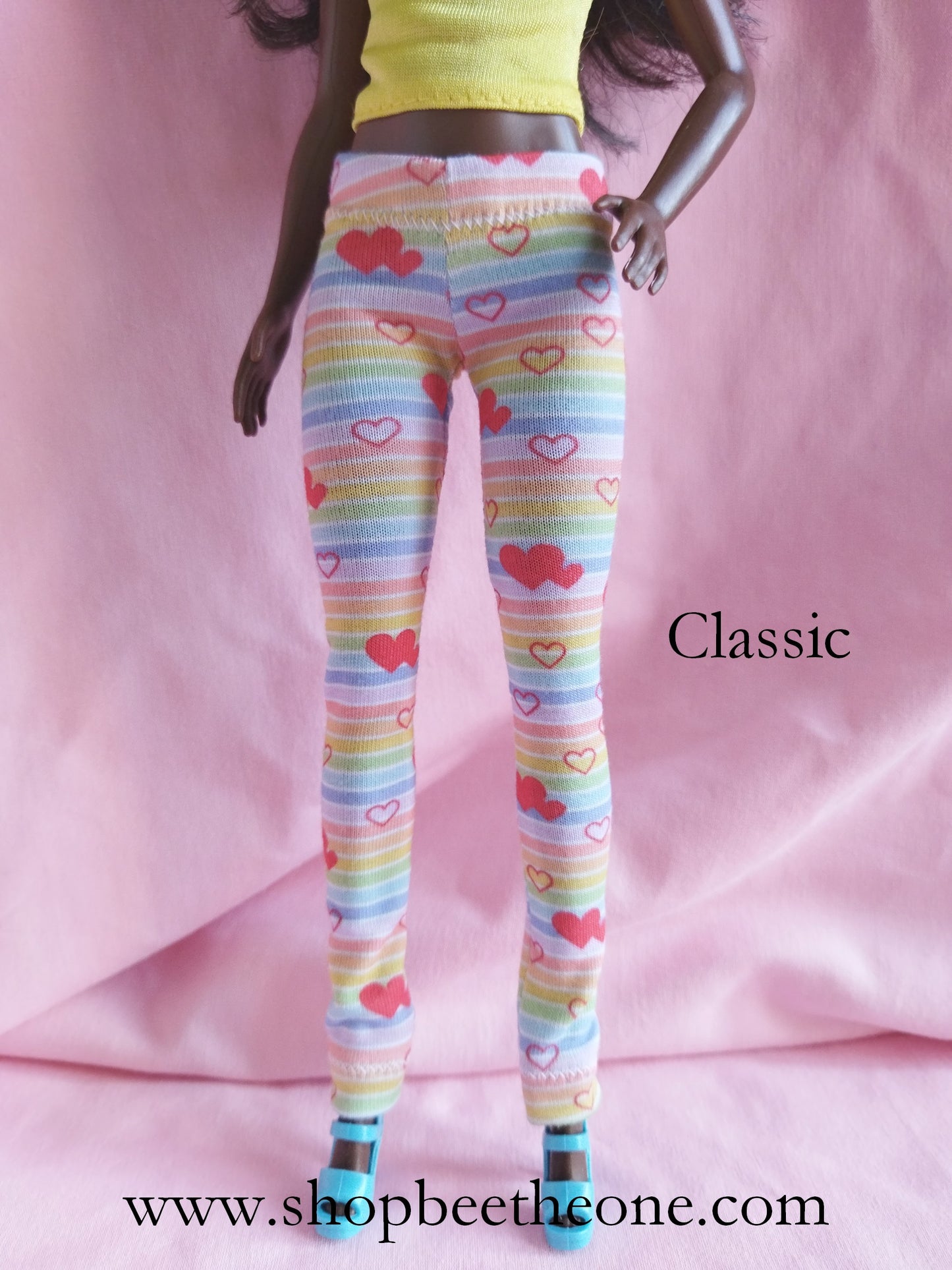 Pantalon collant leggings long motif rayures arc-en-ciel et coeurs pour poupées Barbie - 4 tailles - Collection Basics - par Bee the One