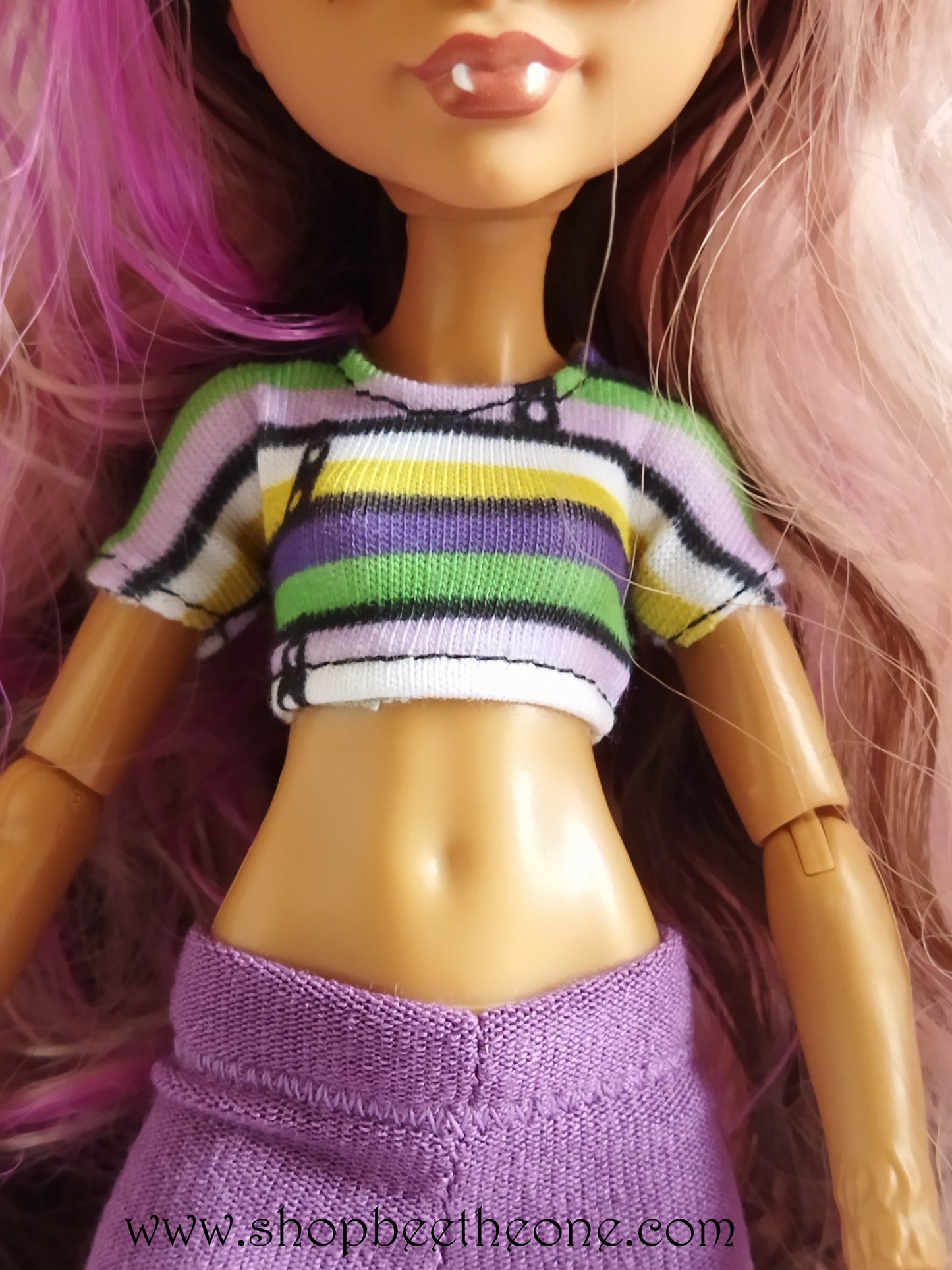 Crop top rayé motif "Zip" pour poupées Monster High G1/G2/G3 - tissu exclusif - Collection Life in Stripes - par Bee the One