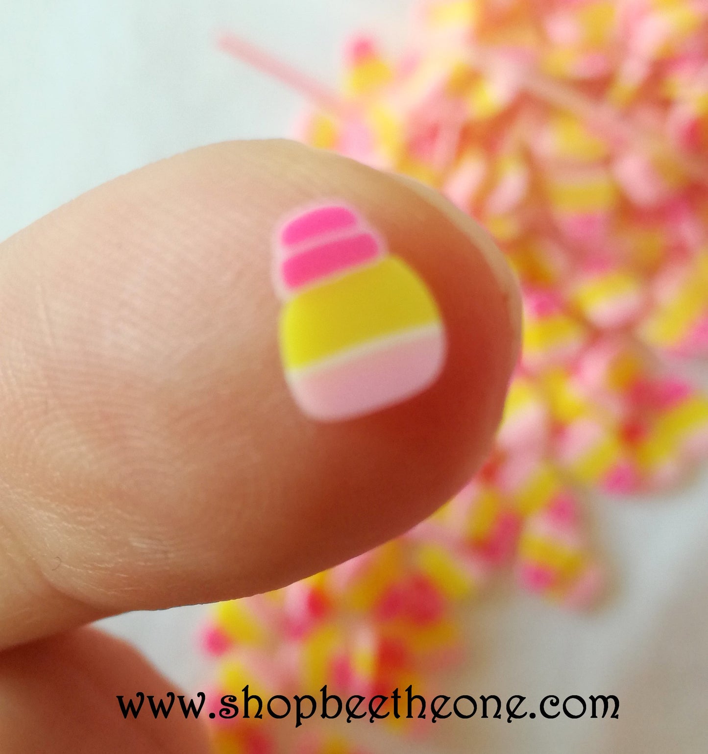 1 g (+/- 50 pièces) de Tranches de Fimo Pâte Polymère - Gâteau rose et jaune