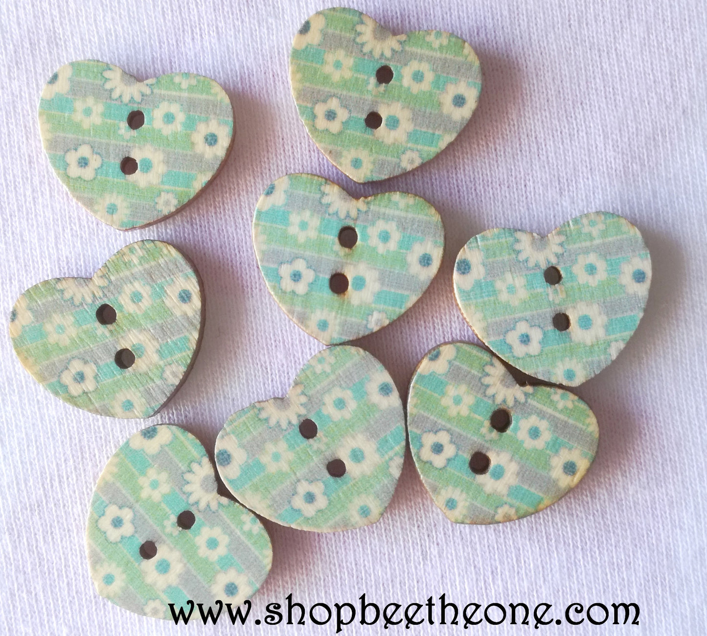 Bouton Petit Coeur "Fleurs bleues et blanches" en bois façon vintage - 17 mm - 5 modèles