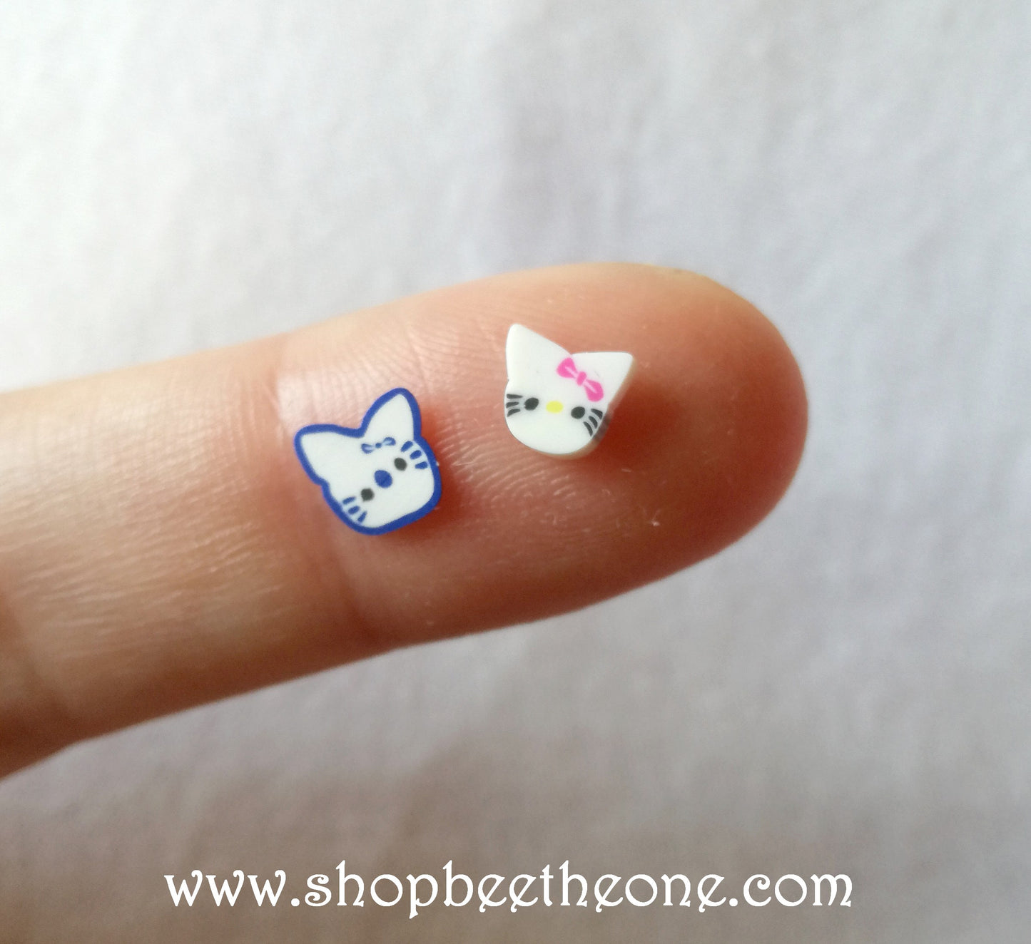 1 g (+/- 50 pièces) de Tranches de Fimo Pâte Polymère Kitty - noeud rose fuchsia ou bleu