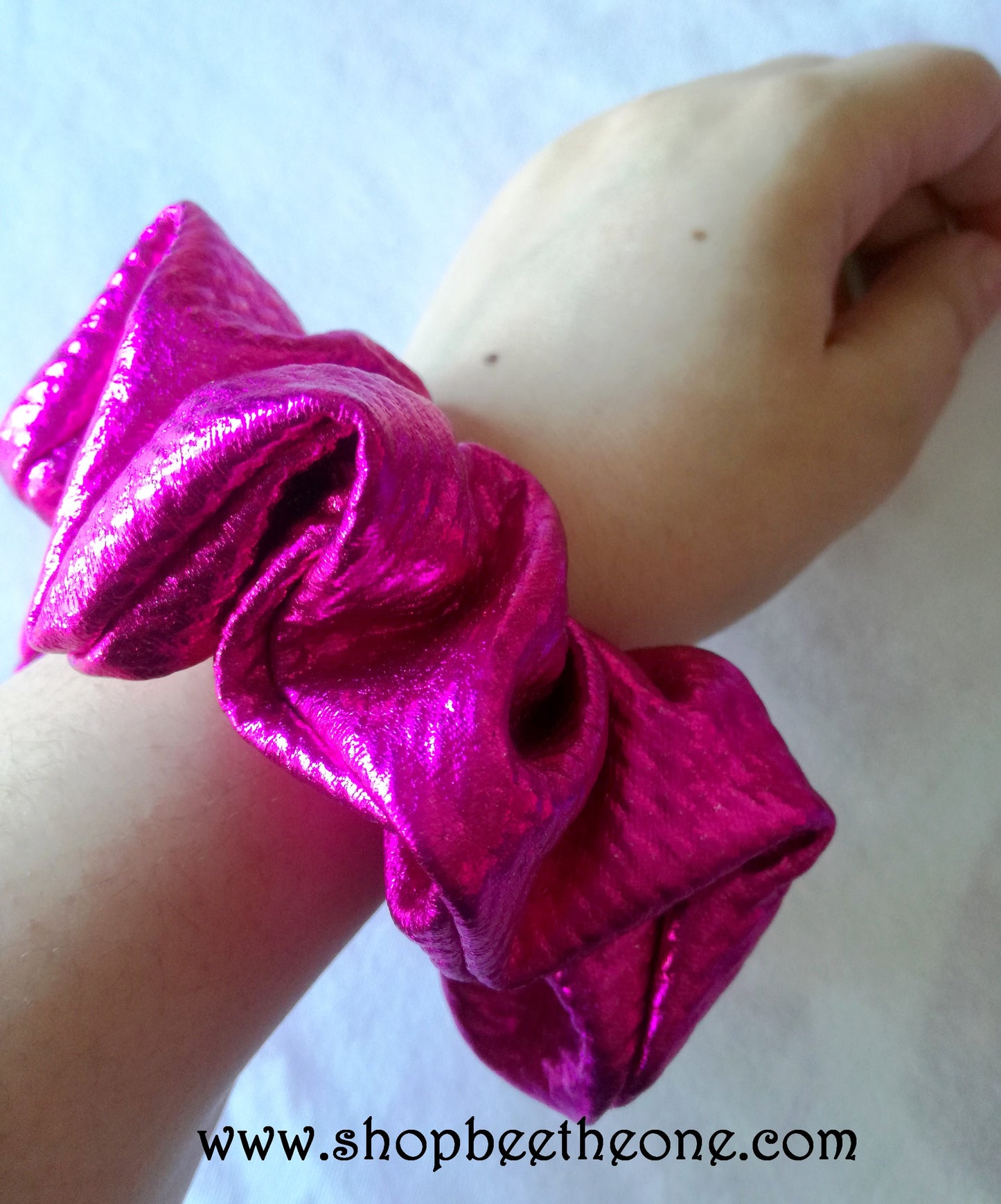 Chouchou élastique tissu métallique gaufré - 3 couleurs - Marque Zambara