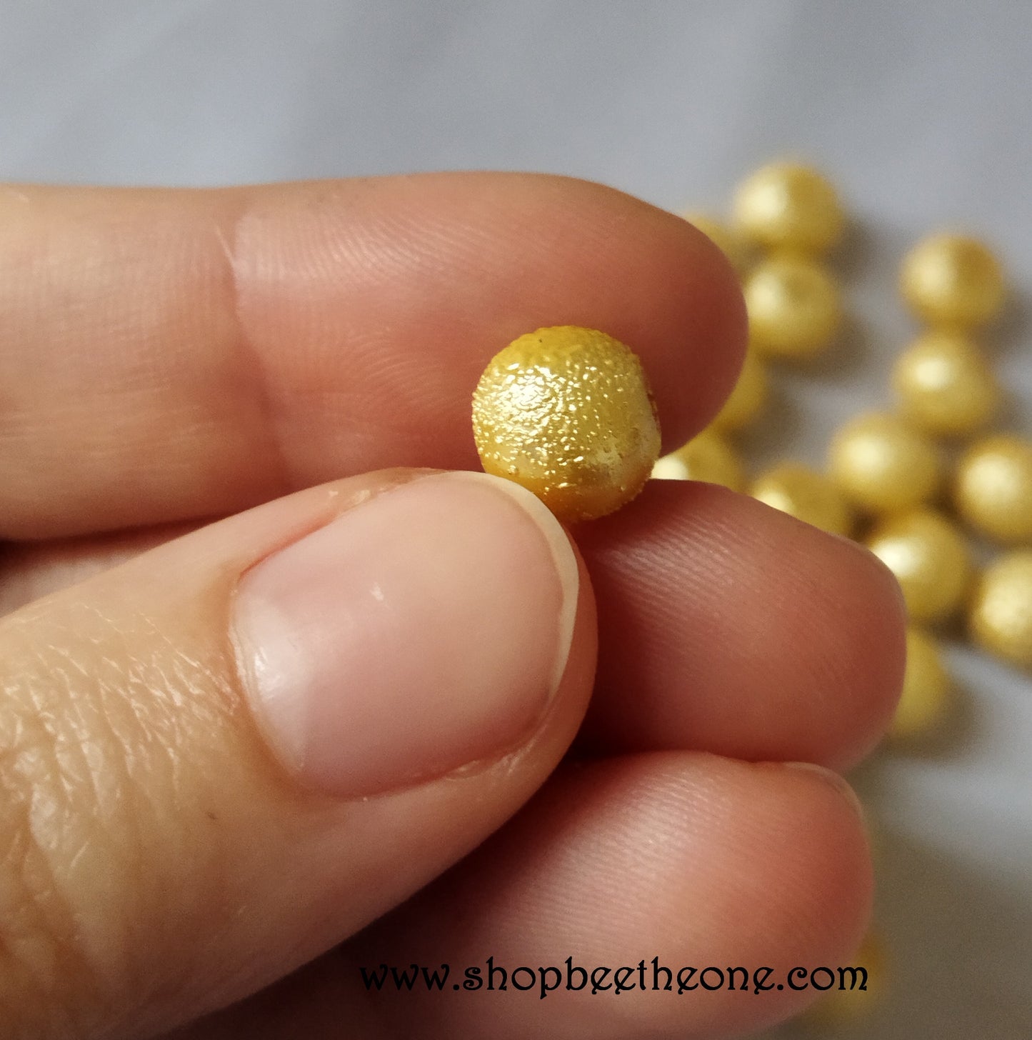 Perle ronde en plastique effet "poussière d'étoile" - 8 mm - Doré