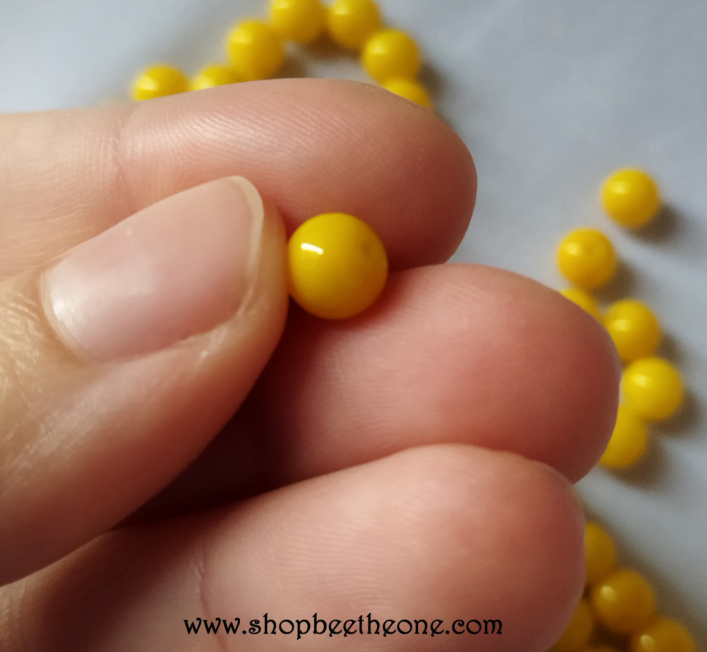 Perle ronde en verre - 6 mm - jaune