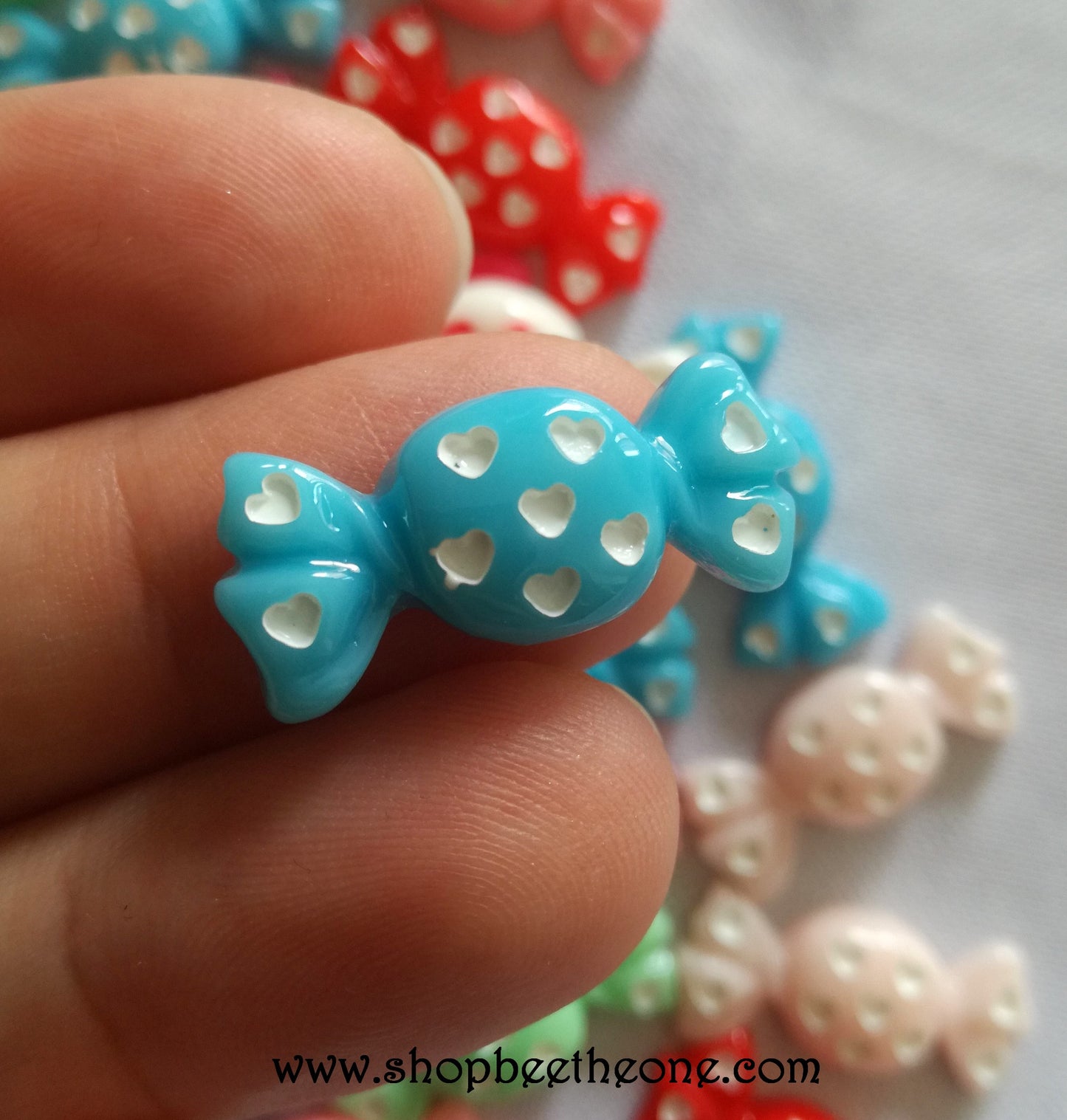Cabochon plat "Bonbon à coeurs" pour embellissement ou miniature - 23 mm - 10 coloris