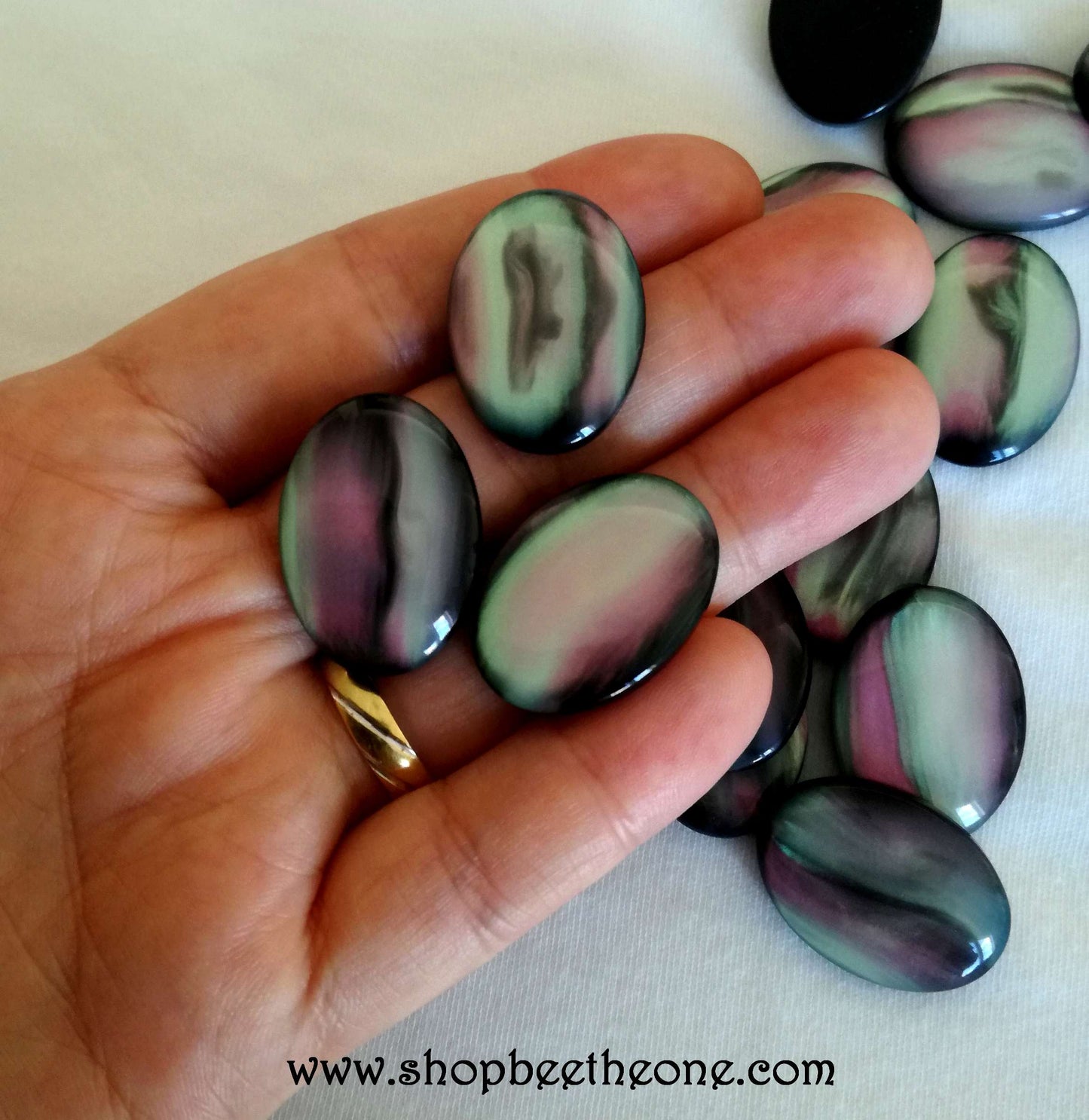 Cabochon ovale "Coquillage moiré" - 18 x 25 mm