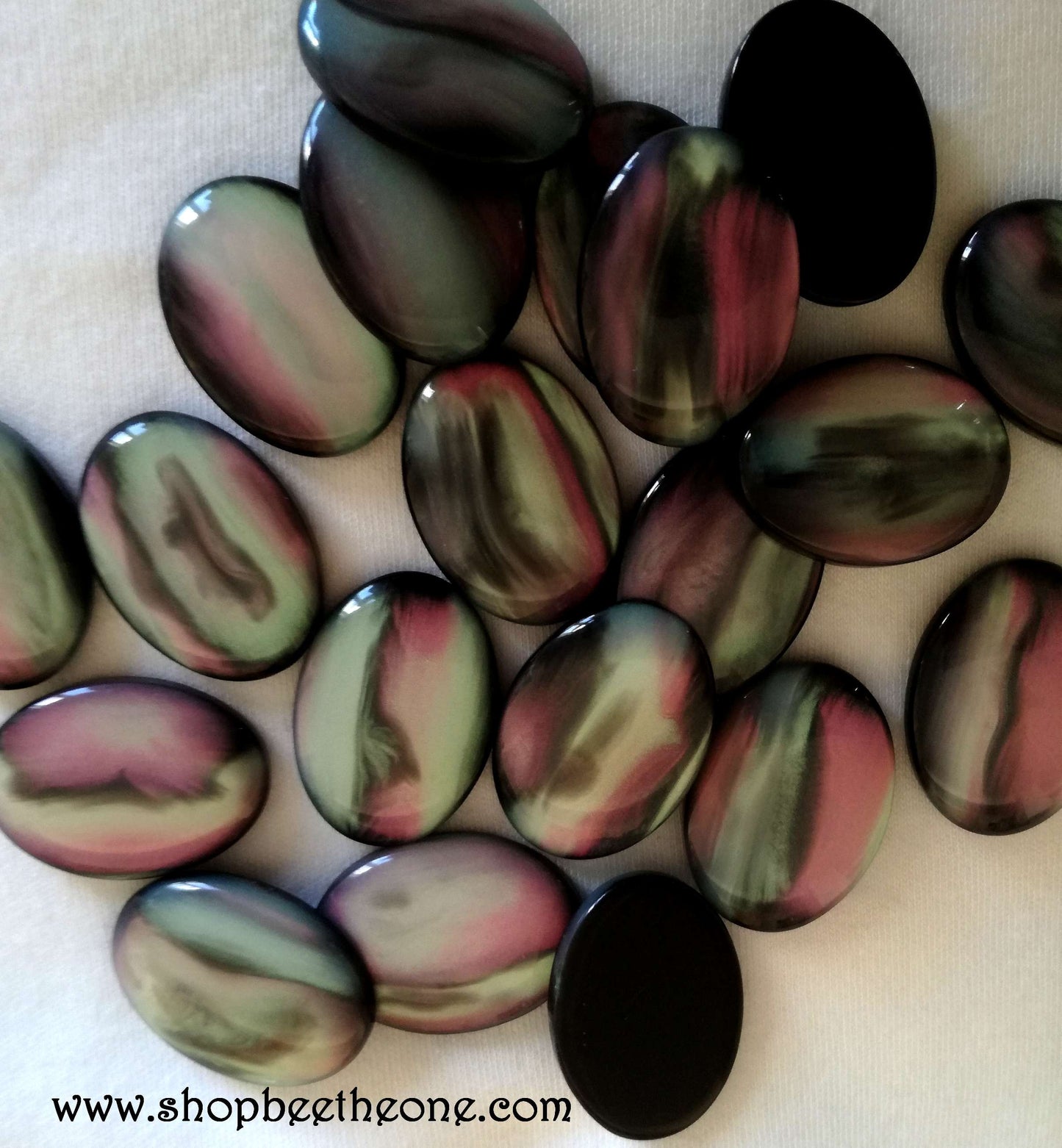 Cabochon ovale "Coquillage moiré" - 18 x 25 mm