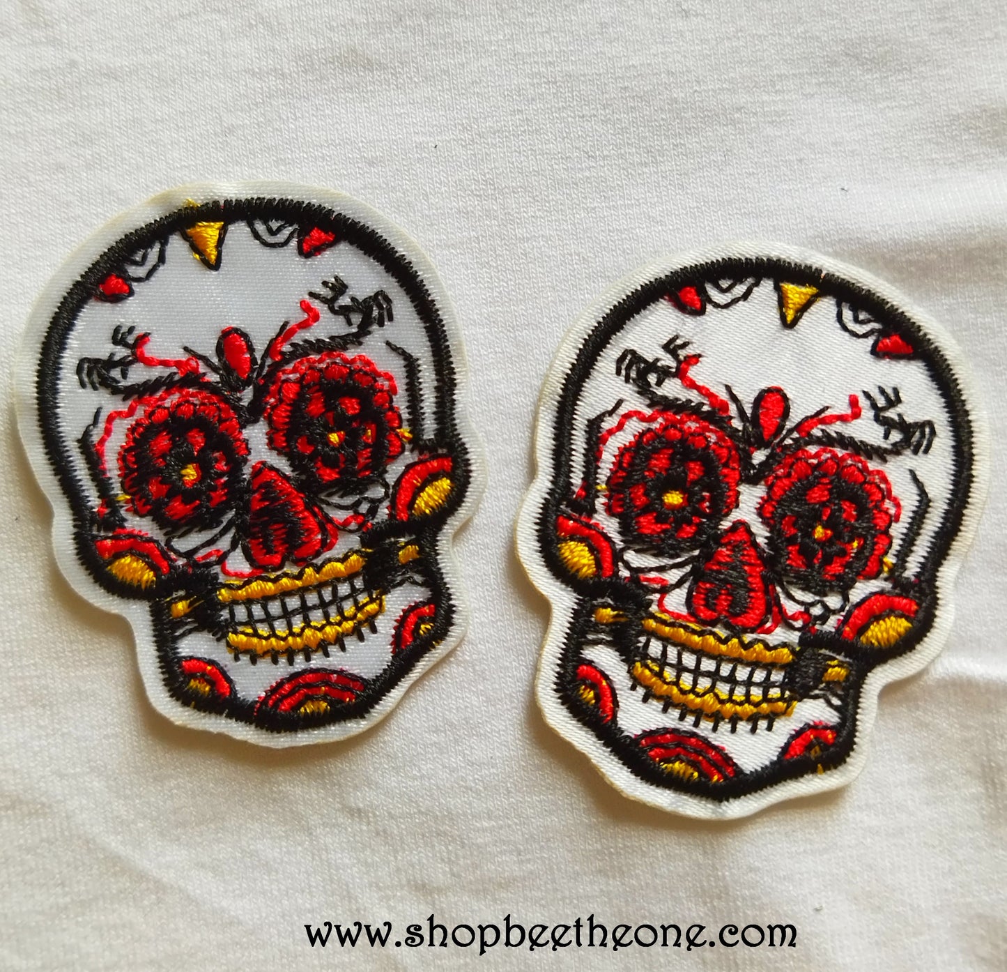 Petit écusson patch brodé applique Tête de mort Calavera - 5,2 cm (à coudre ou repasser)