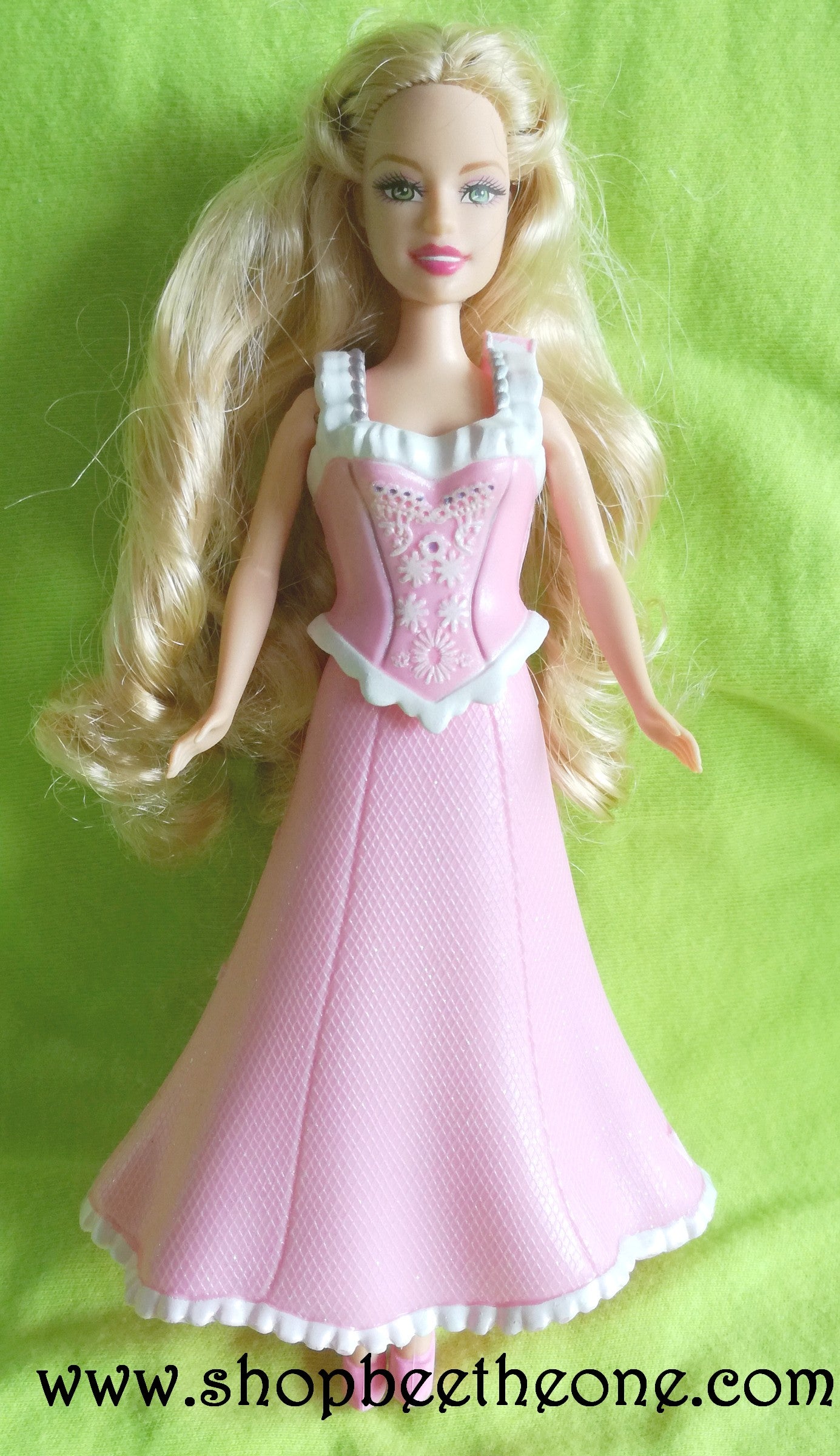 Barbie Princesse Clara Mini Kingdom L2719 - Mattel 2006 - Mini Poupée - Vêtements