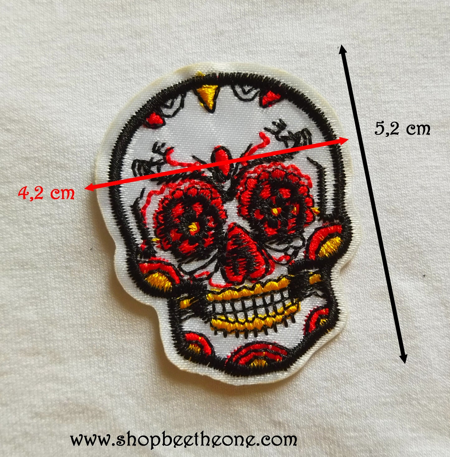 Petit écusson patch brodé applique Tête de mort Calavera - 5,2 cm (à coudre ou repasser)