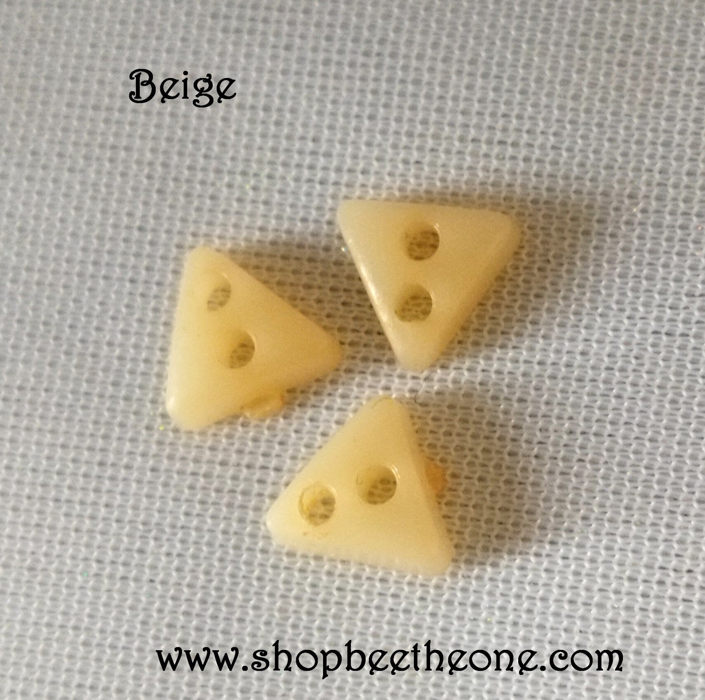 Mini Bouton Triangle en plastique - 6 mm - 13 coloris disponibles