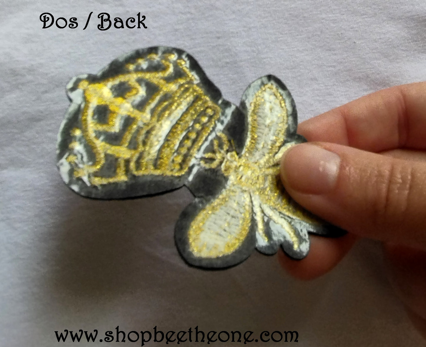 Ecusson patch brodé applique Abeille et couronne dorées - 8 cm (à coudre ou repasser)
