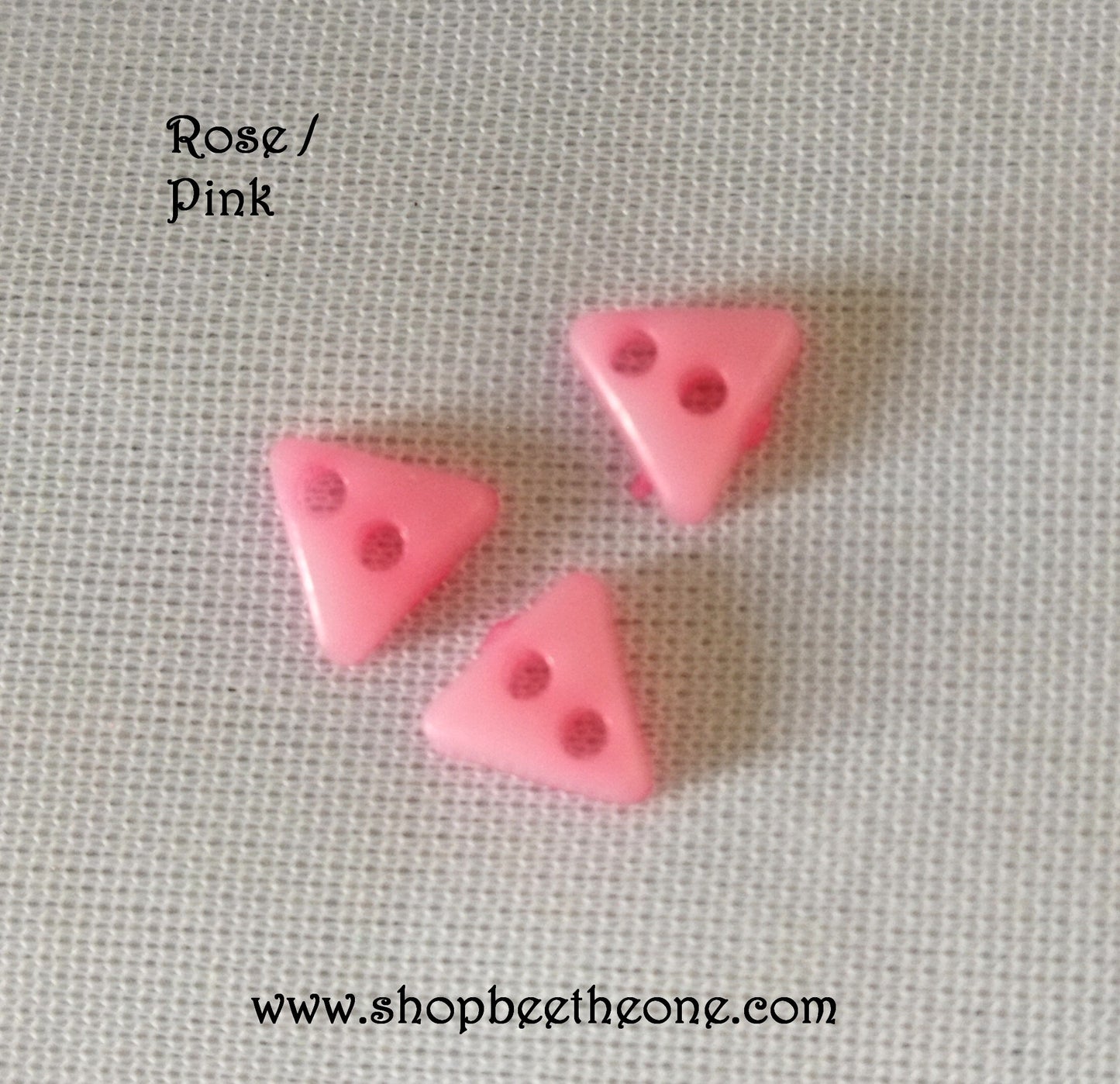 Mini Bouton Triangle en plastique - 6 mm - 13 coloris disponibles