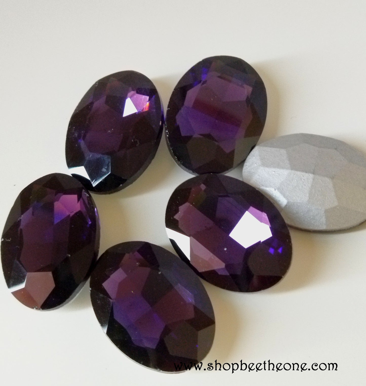 Cabochon ovale strass à facettes - 20 x 30 mm - Violet foncé - DERNIERES PIECES