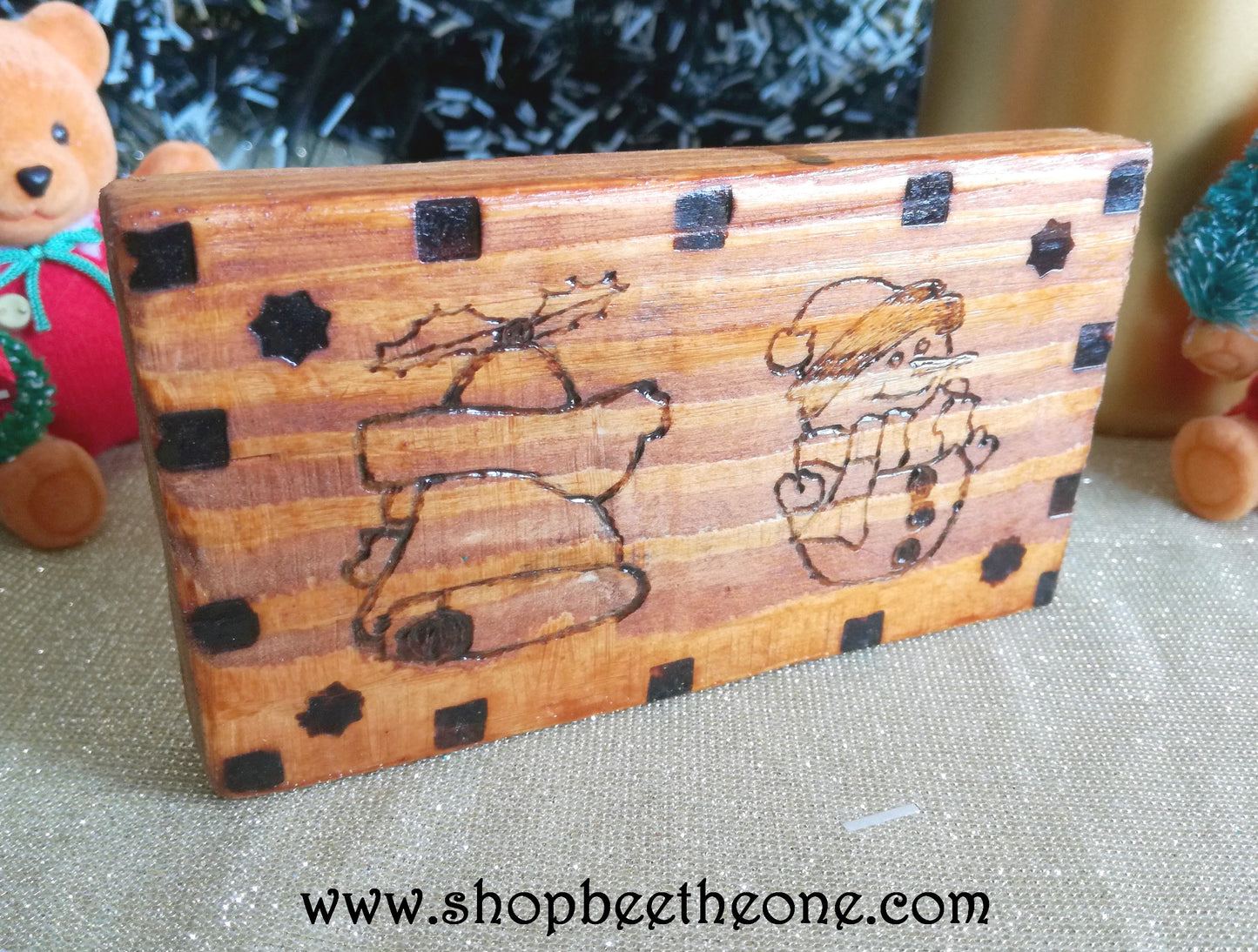 Petit panneau de bois pyrogravé motifs de Noël - Surcyclage/Upcycling - Marque Zambara