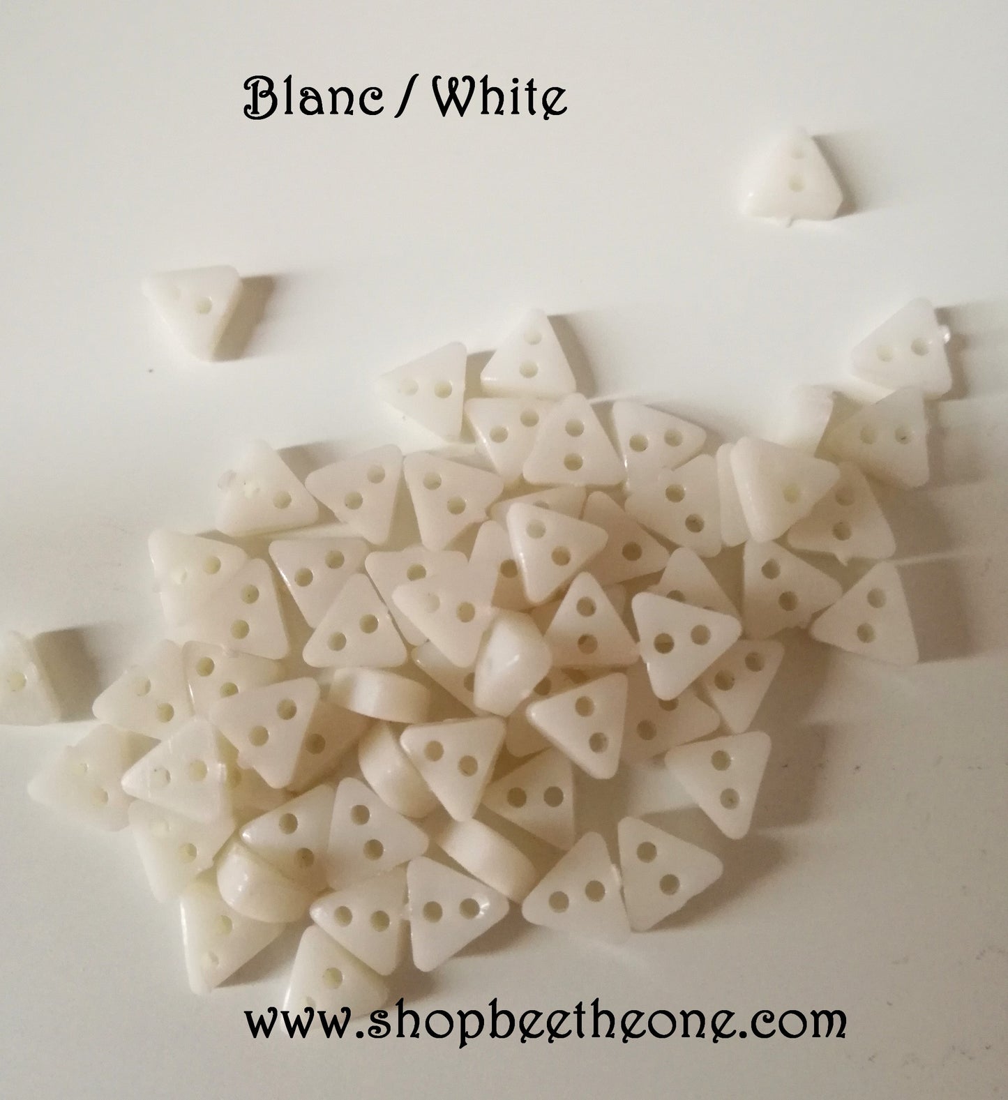 Mini Bouton Triangle en plastique - 6 mm - 13 coloris disponibles