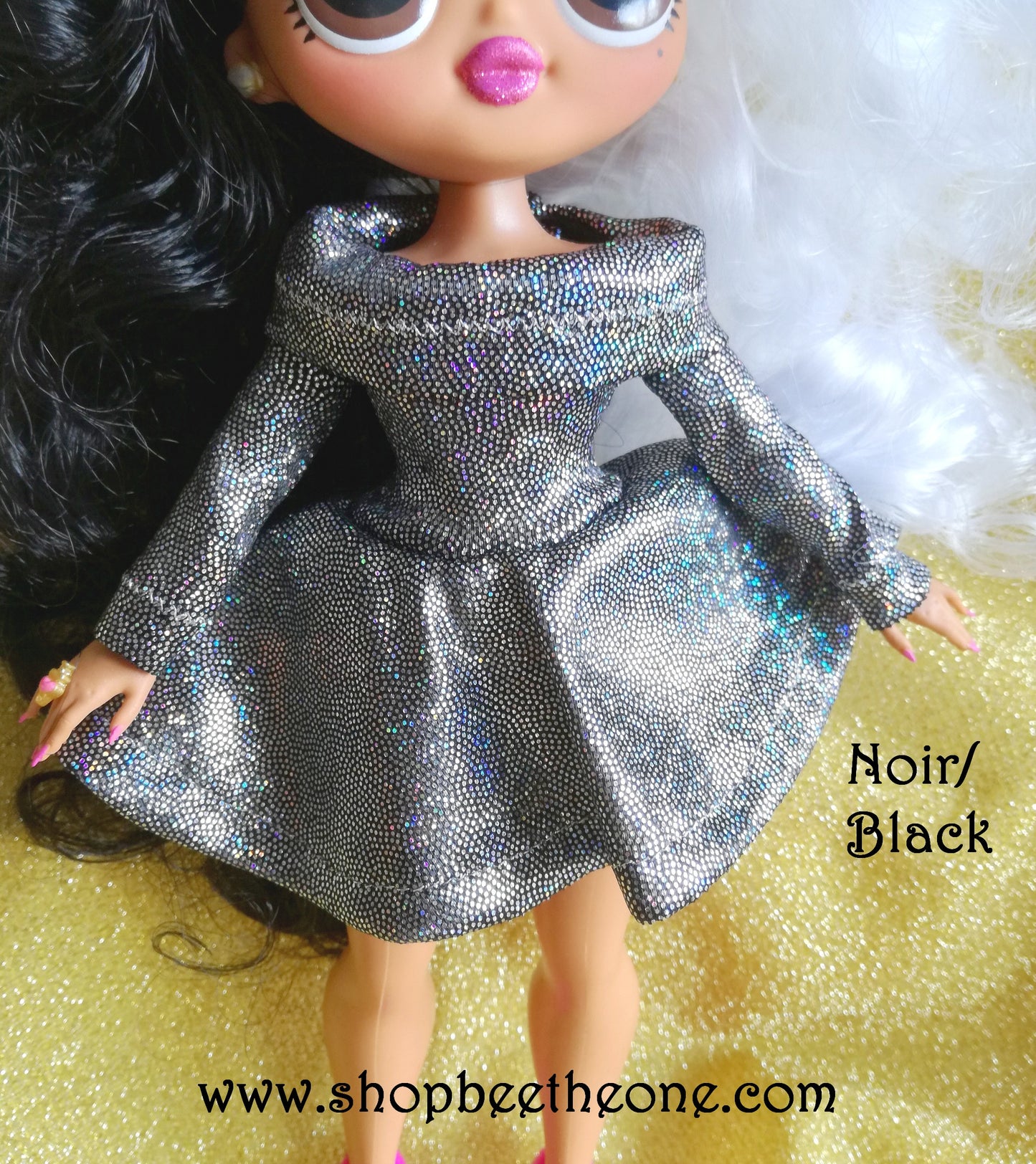 Robe courte à col Bardot imprimé holographique compatible poupées L.O.L Surprise! O.M.G - 6 coloris - Collection Basics - par Bee the One