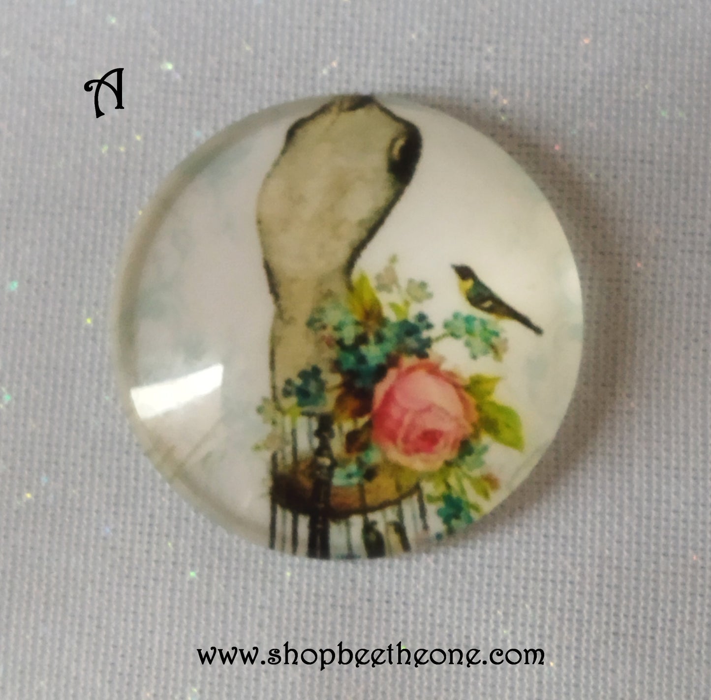 Cabochon rond en verre loupe avec image "Mannequin de couture" - 25 mm - 2 modèles