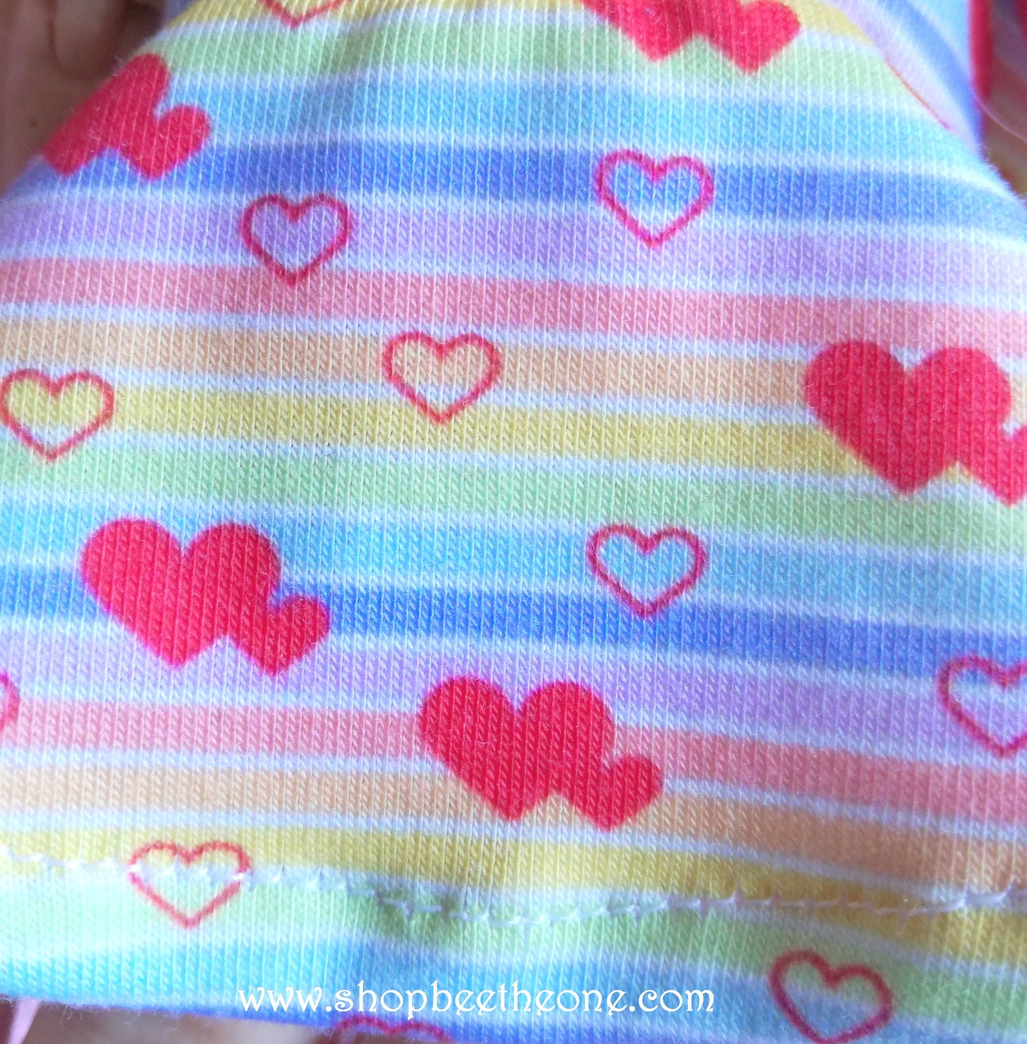 Robe courte à bustier sirène motif rayures arc-en-ciel et coeurs pour poupées Rainbow High - Collection Basics - par Bee the one