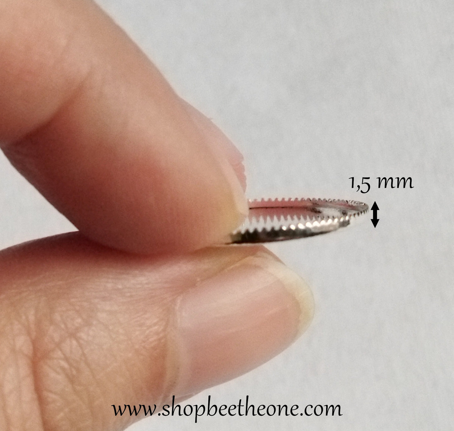 Support pour médaillon ovale à bord dentelé - base pour cabochon 18 x 25 mm - argenté